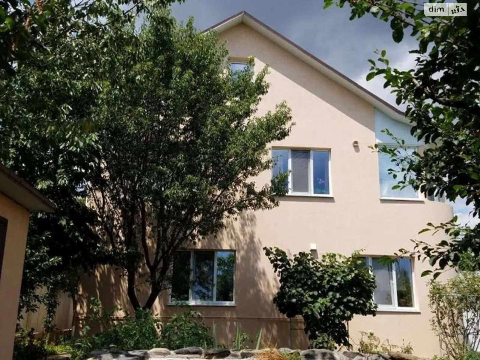 Продается дом на 2 этажа 240 кв. м с верандой, цена: 138300 $ - фото 1