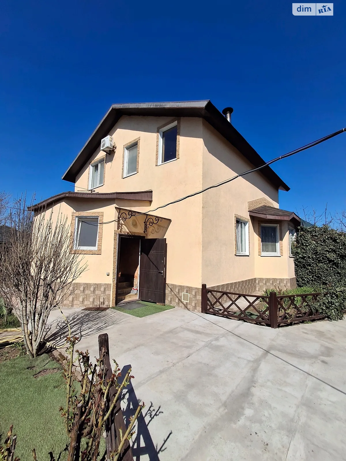 Продается дом на 2 этажа 120 кв. м с бассейном, цена: 120000 $ - фото 1