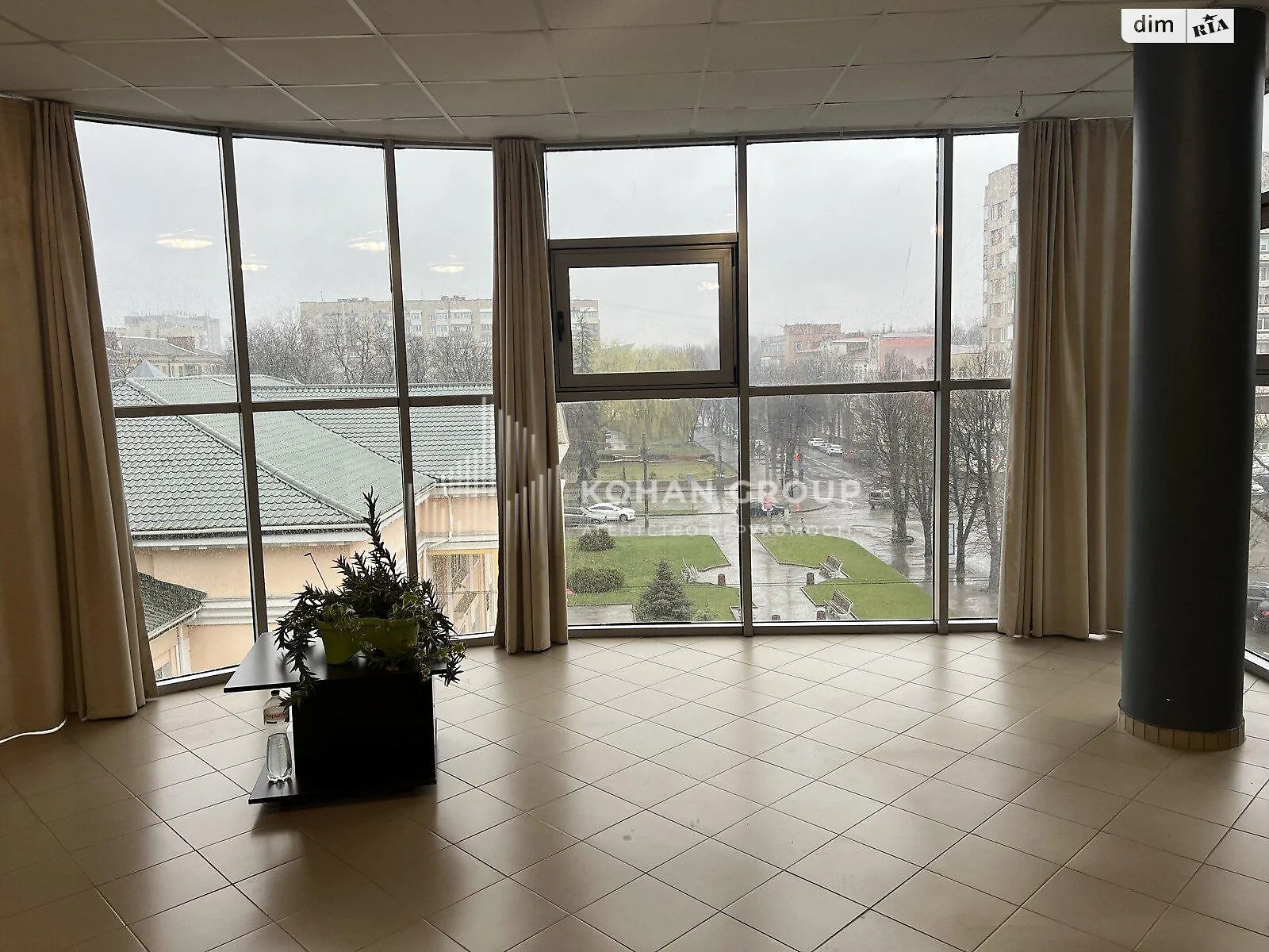 Сдается в аренду офис 160 кв. м в бизнес-центре, цена: 1600 $ - фото 1