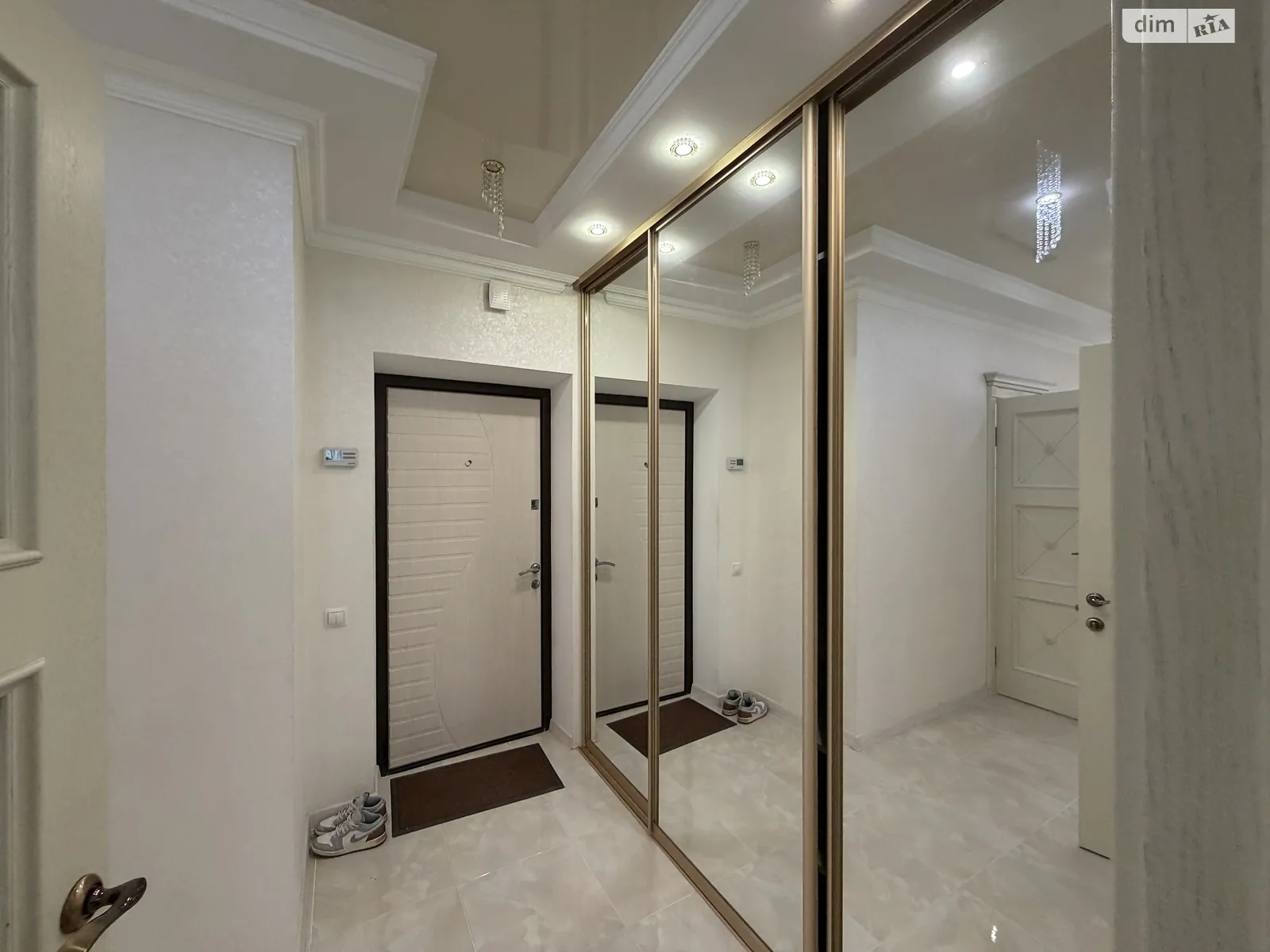 Сдается в аренду 1-комнатная квартира 61 кв. м в Хмельницком, ул. Кармелюка, 12/1 - фото 1