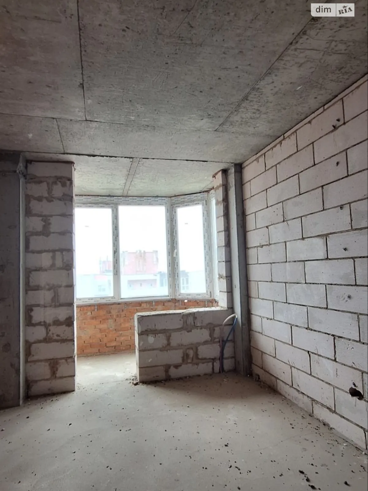 Продается 1-комнатная квартира 51.2 кв. м в Черноморске, цена: 24500 $ - фото 1