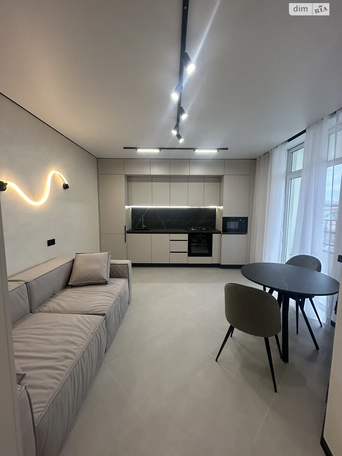 Продается 1-комнатная квартира 40 кв. м в Ирпене, ул. Кобылянской Ольги, 1В/22 - фото 1