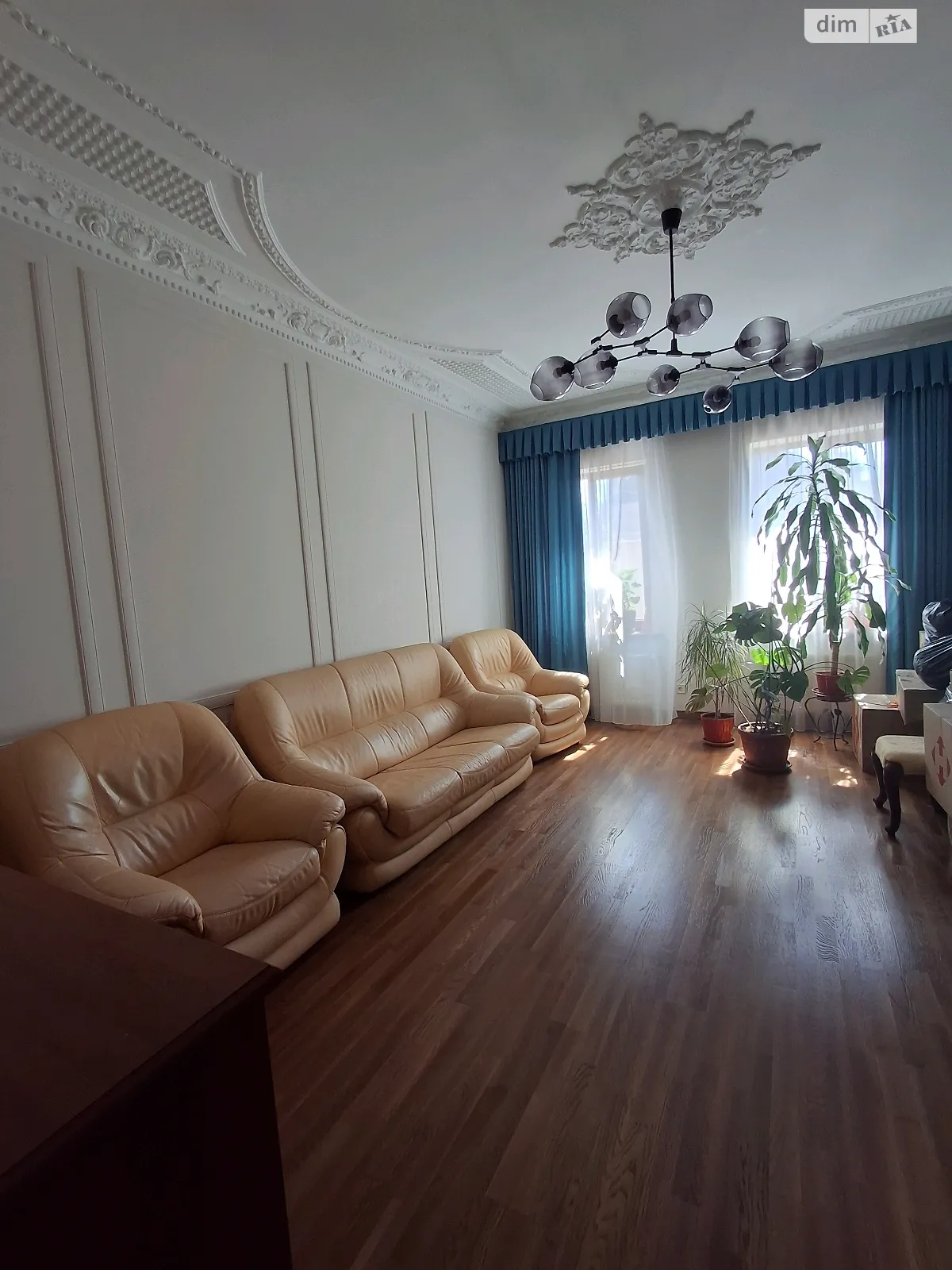 Продается дом на 2 этажа 250 кв. м с гаражом, цена: 250000 $ - фото 1