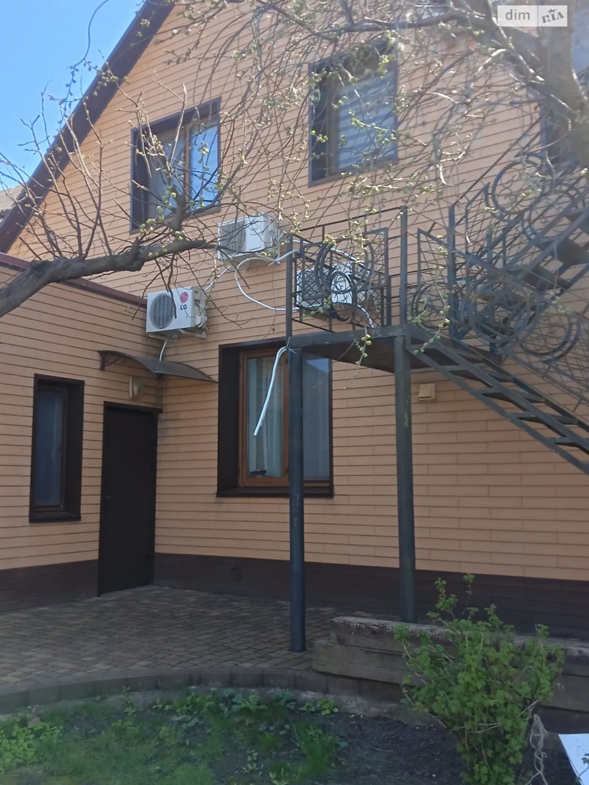 Продается дом на 2 этажа 250 кв. м с беседкой, цена: 240000 $ - фото 1