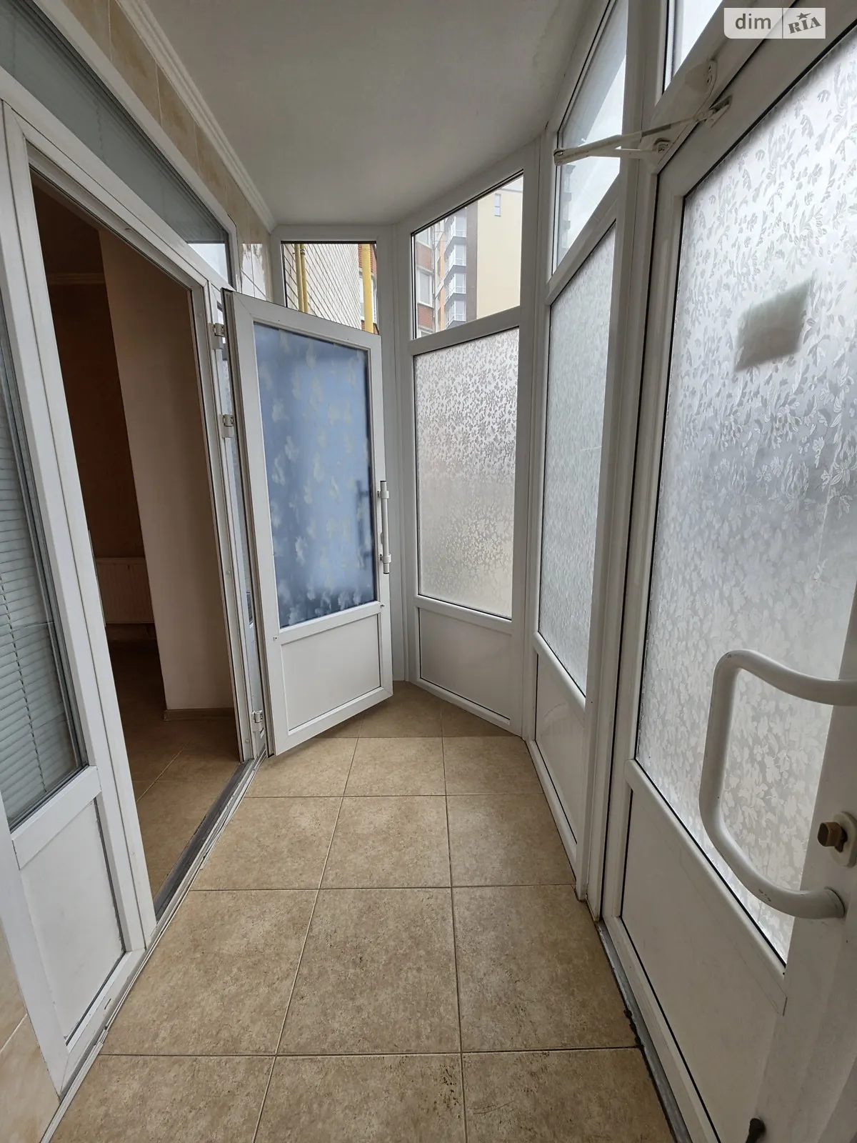 Сдается в аренду офис 71 кв. м в бизнес-центре, цена: 300 $ - фото 1