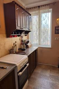 Продаж квартири, Чернівці, р‑н. Першотравневий, Буковинська вулиця, буд. 37