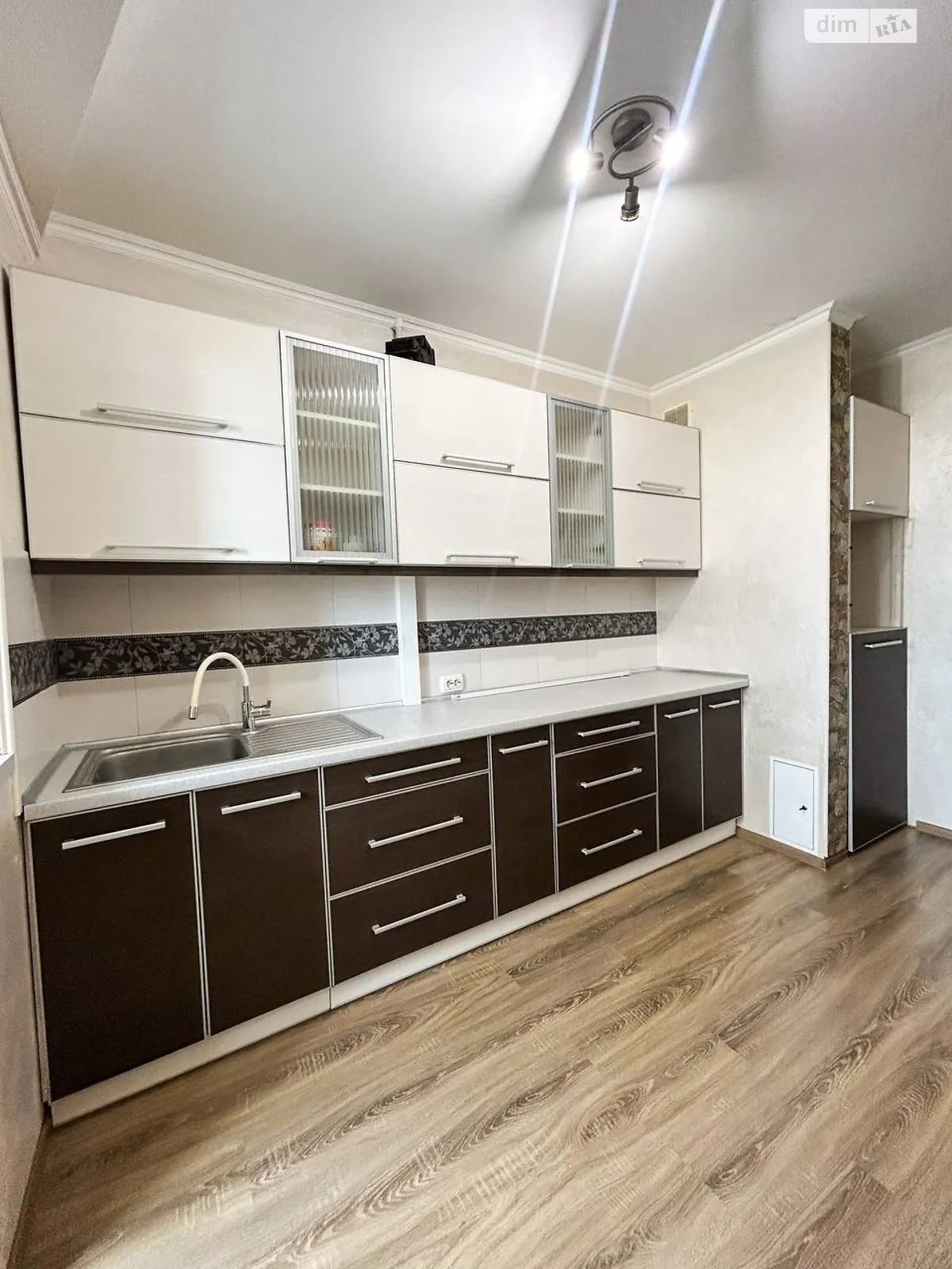 Продается 3-комнатная квартира 65.5 кв. м в Ровно, ул. Кулика и Гудачека(Макарова), 10 - фото 1