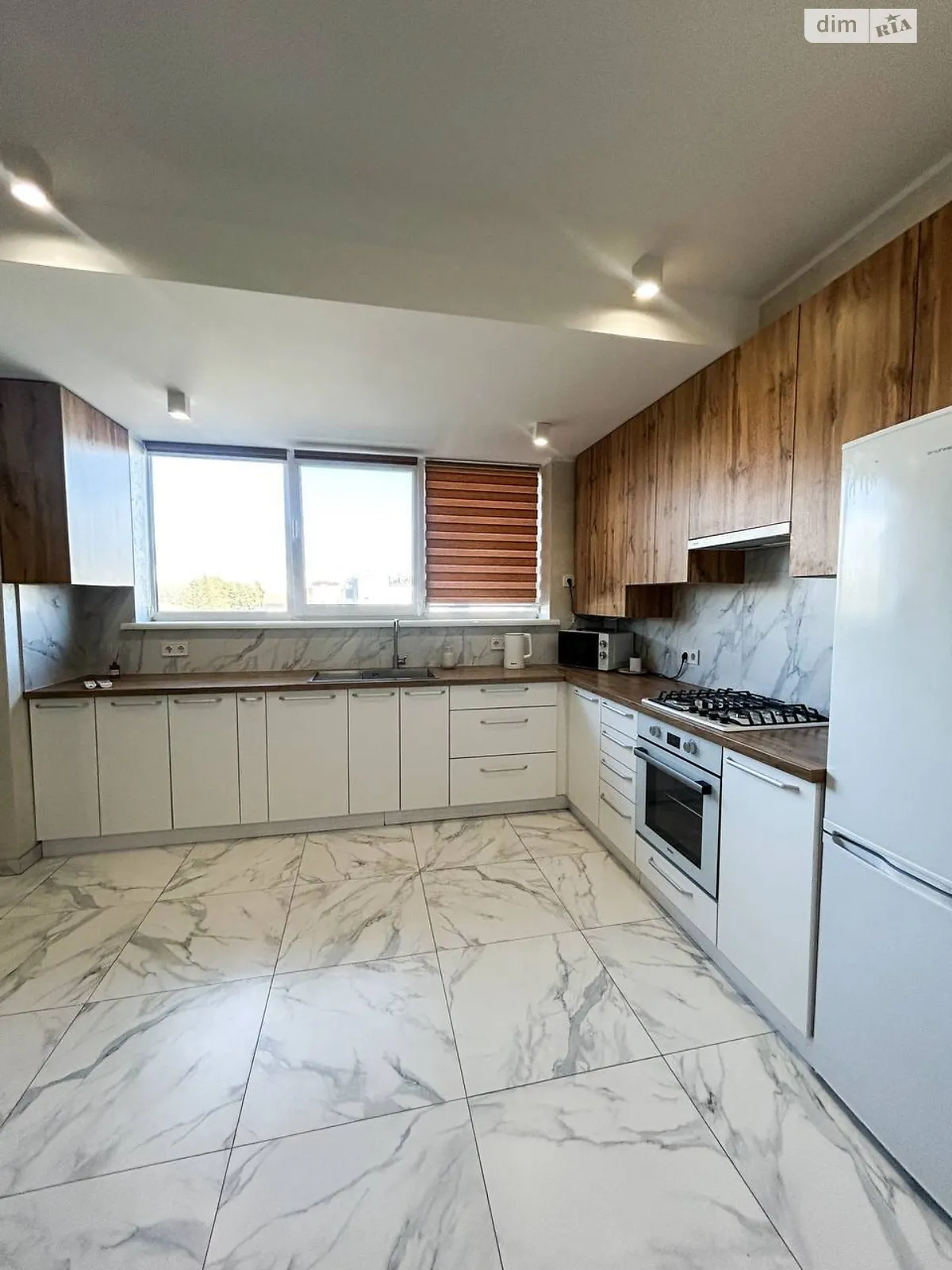 Продается 2-комнатная квартира 70 кв. м в Ровно, ул. Спасская - фото 1