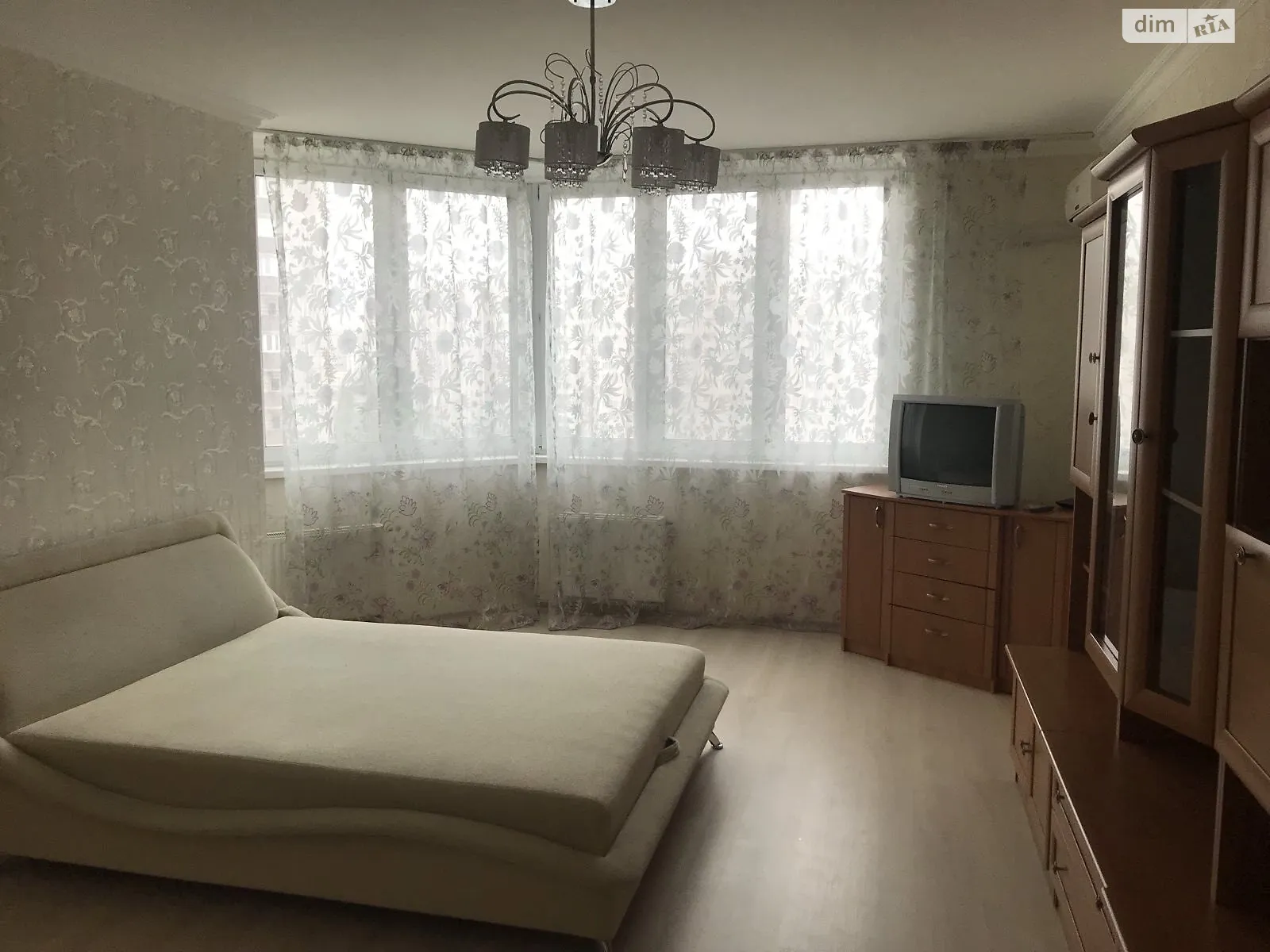 Продается 1-комнатная квартира 52.6 кв. м в Киеве, ул. Анны Ахматовой, 32/18 - фото 1