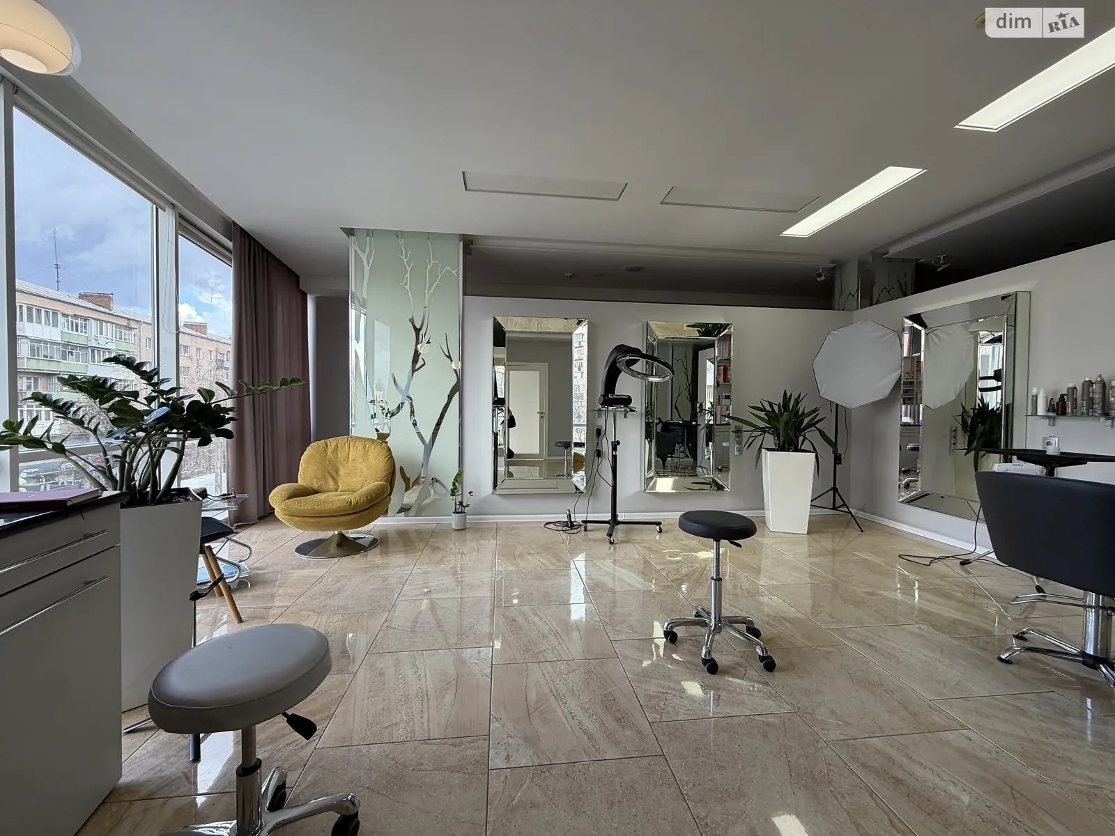 Продается помещения свободного назначения 245 кв. м в 7-этажном здании, цена: 250000 $ - фото 1