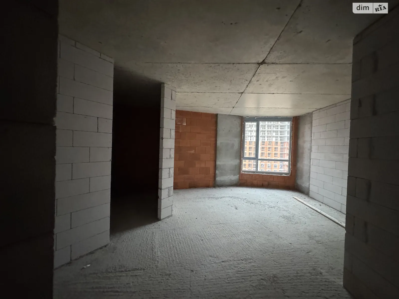 Продается 1-комнатная квартира 32 кв. м в Ивано-Франковске, ул. Хриплинская, 8 - фото 1