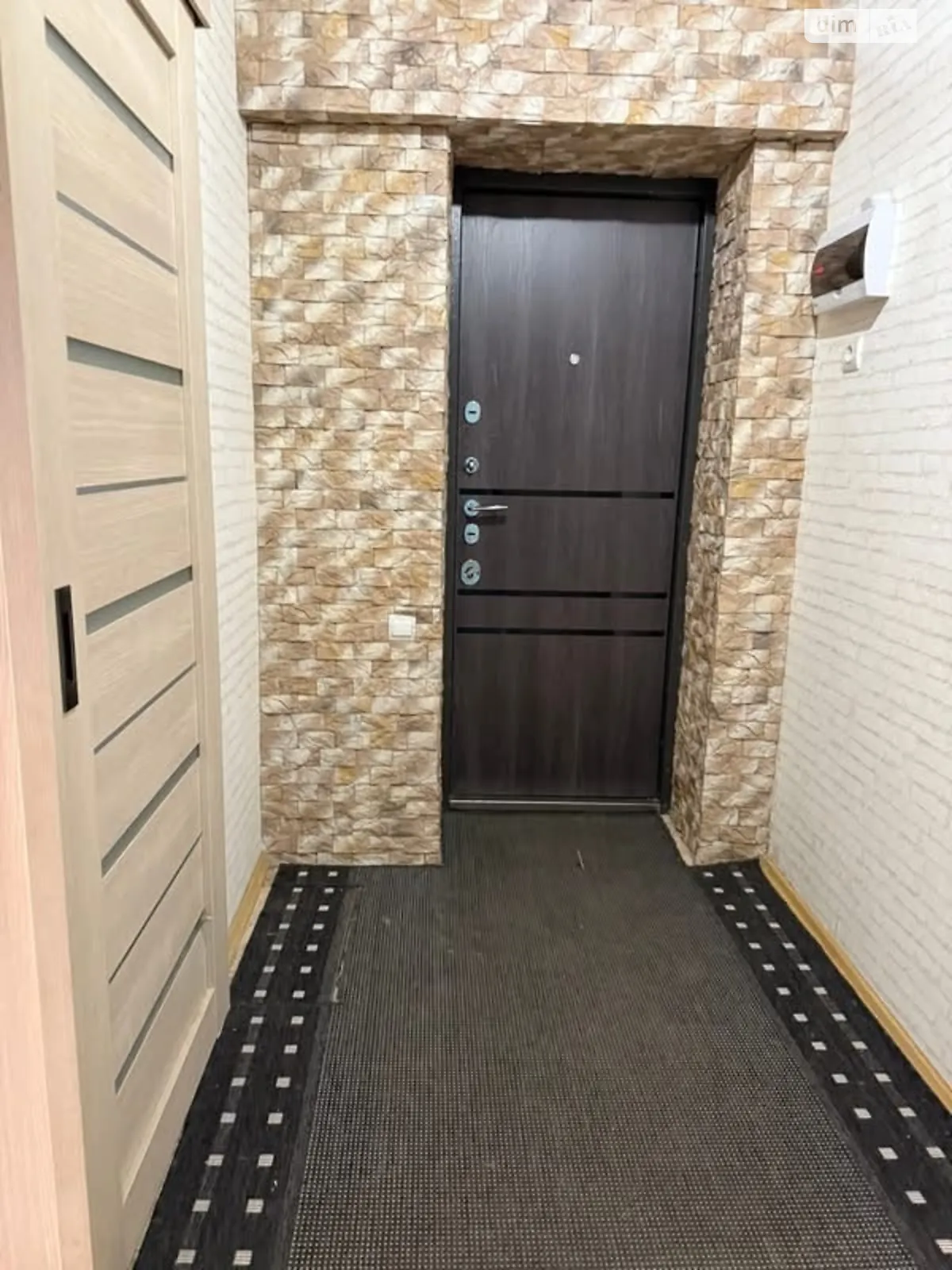 Продается 3-комнатная квартира 59 кв. м в Очакове, ул. Кутузова, 30 - фото 1