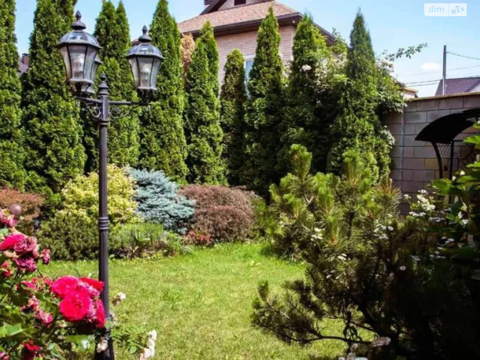 Продается дом на 2 этажа 254.4 кв. м с баней/сауной, цена: 320000 $ - фото 1