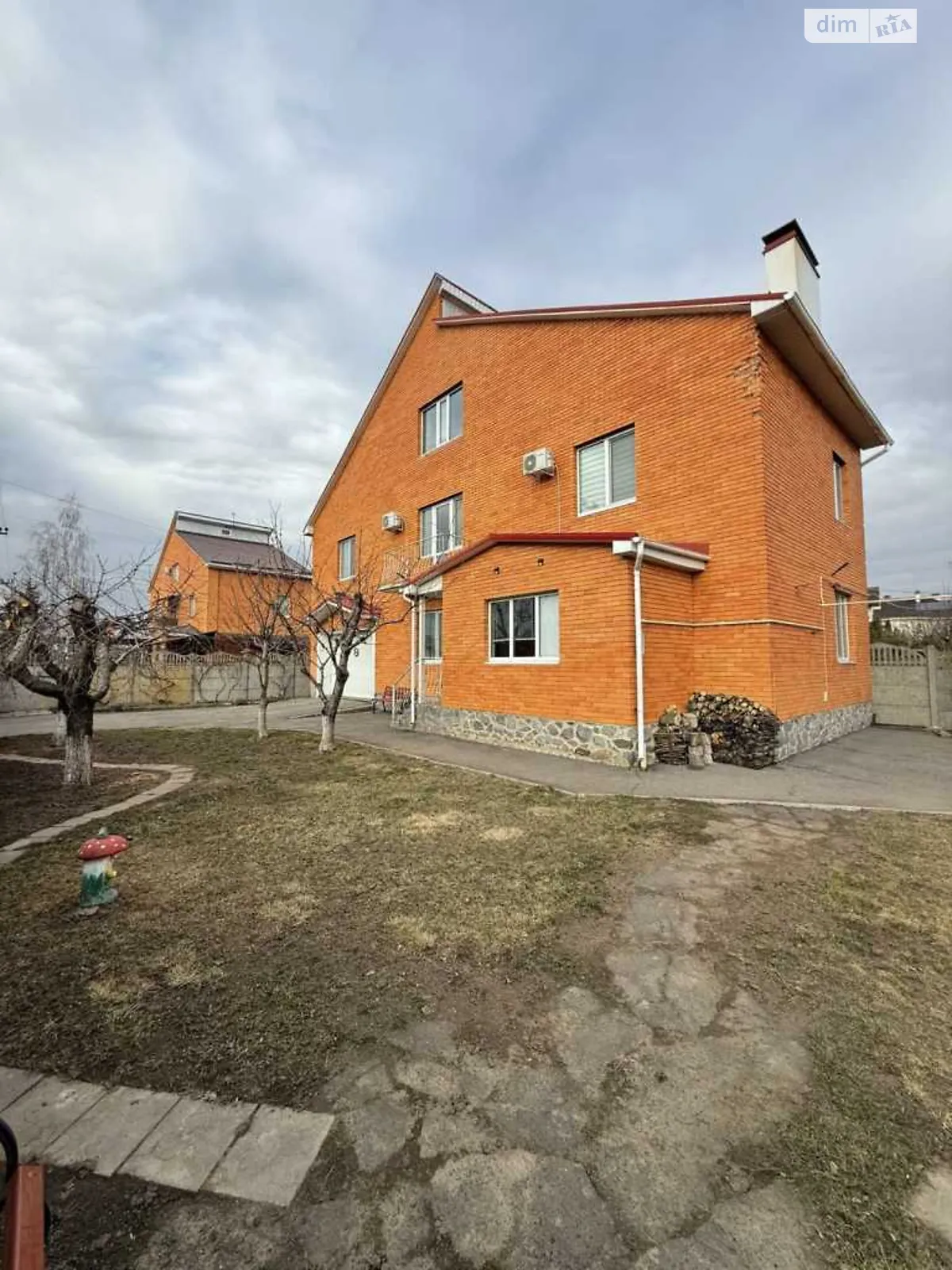 Продается дом на 2 этажа 217.5 кв. м с подвалом, цена: 170000 $ - фото 1