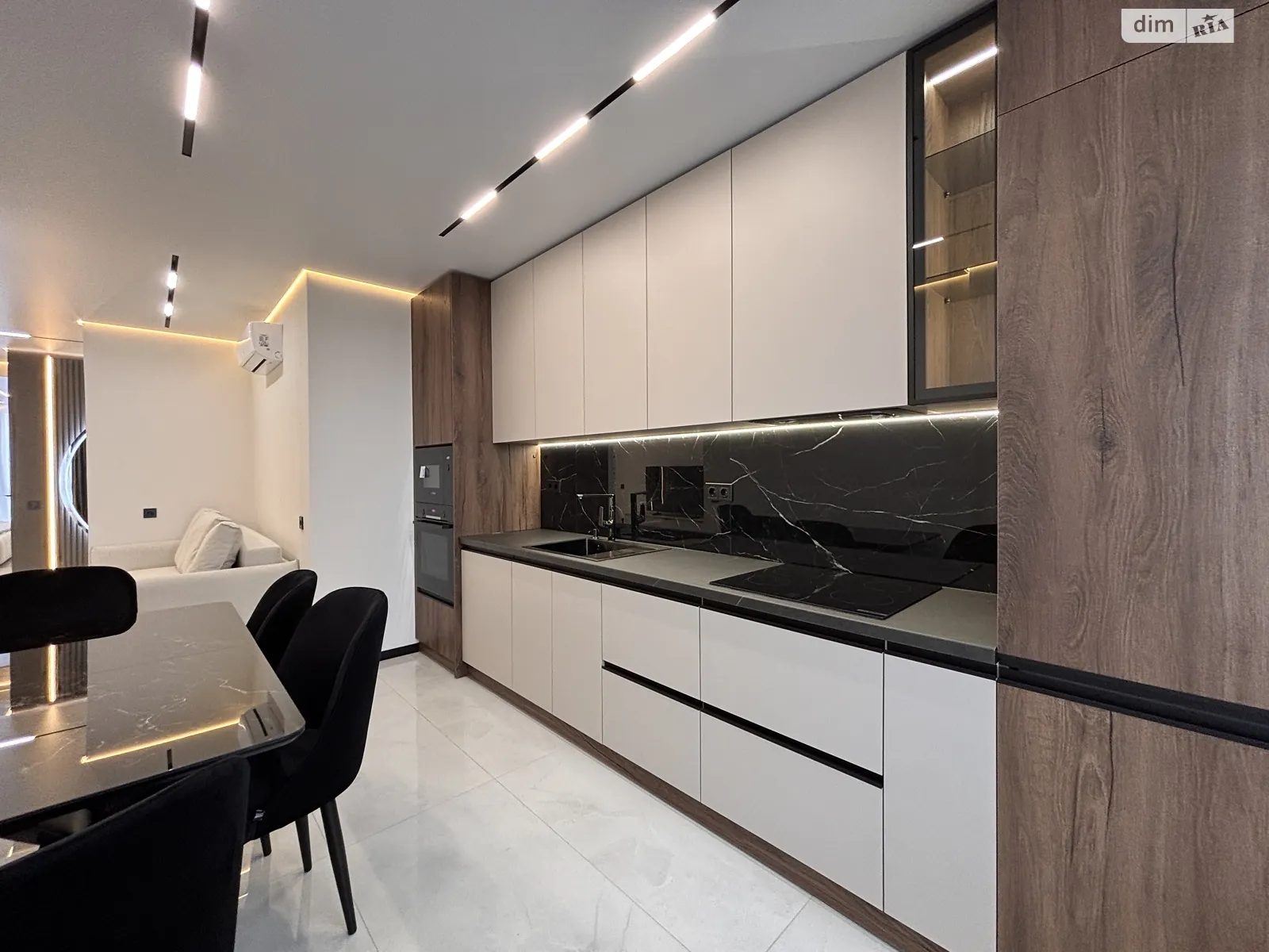 Продается 2-комнатная квартира 63 кв. м в Ивано-Франковске, бул. Южный - фото 1