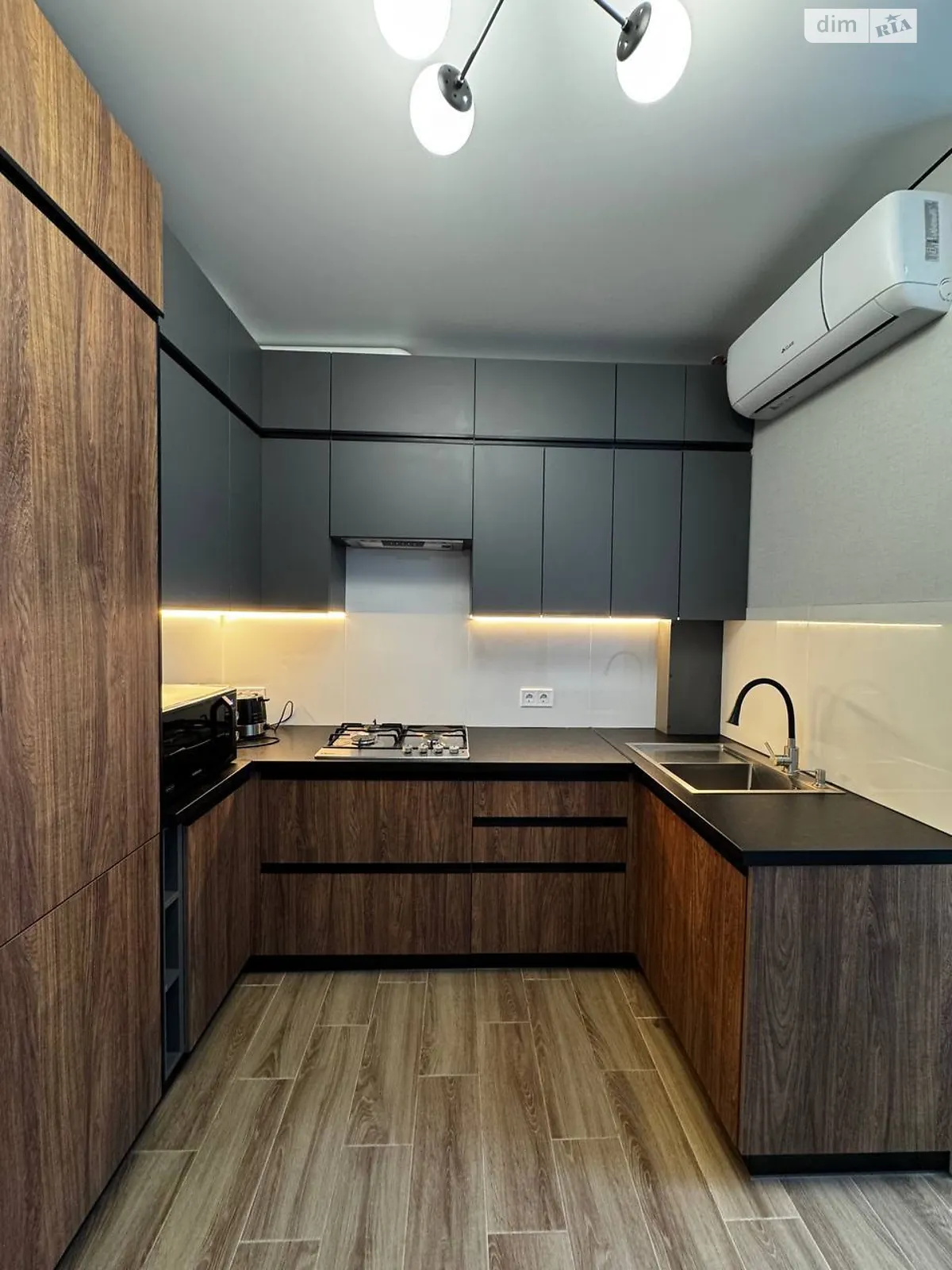 Продается 1-комнатная квартира 41.5 кв. м в Гостомеле, ул. Центральная, 1Б - фото 1