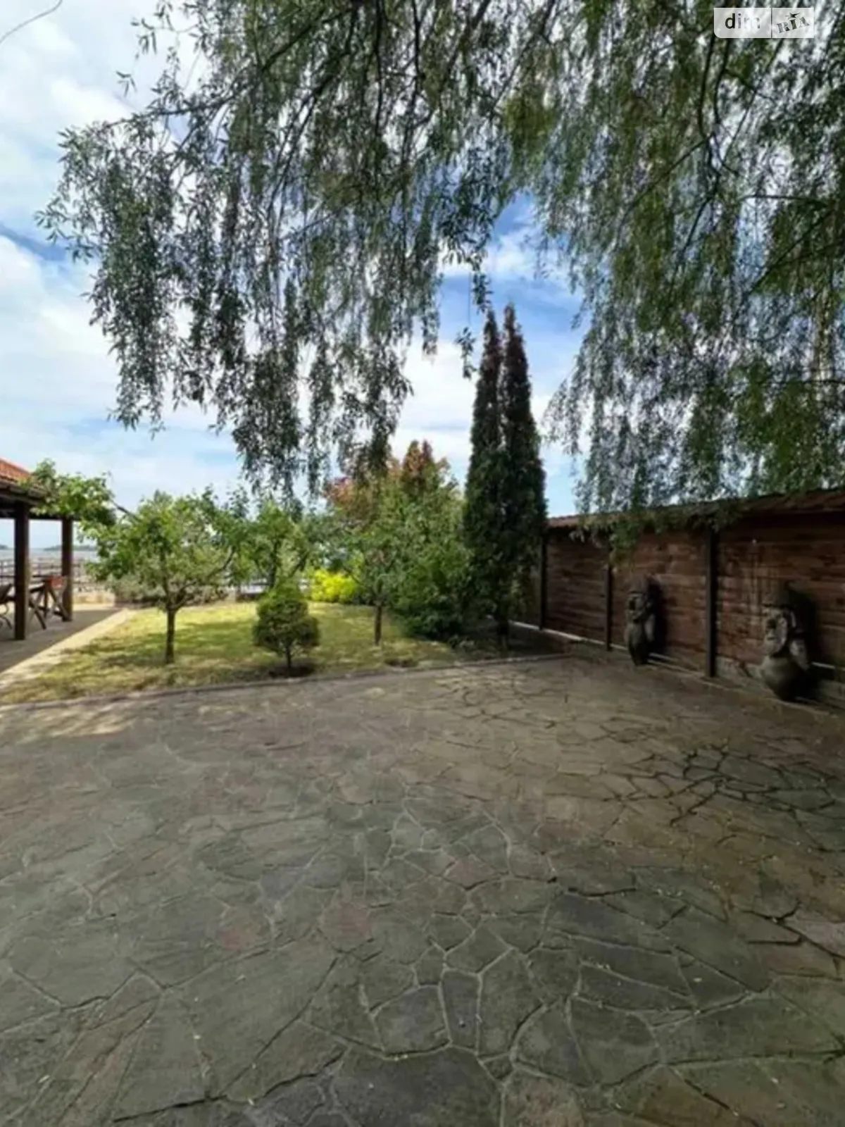 Продается дом на 2 этажа 209 кв. м с балконом, цена: 132000 $ - фото 1