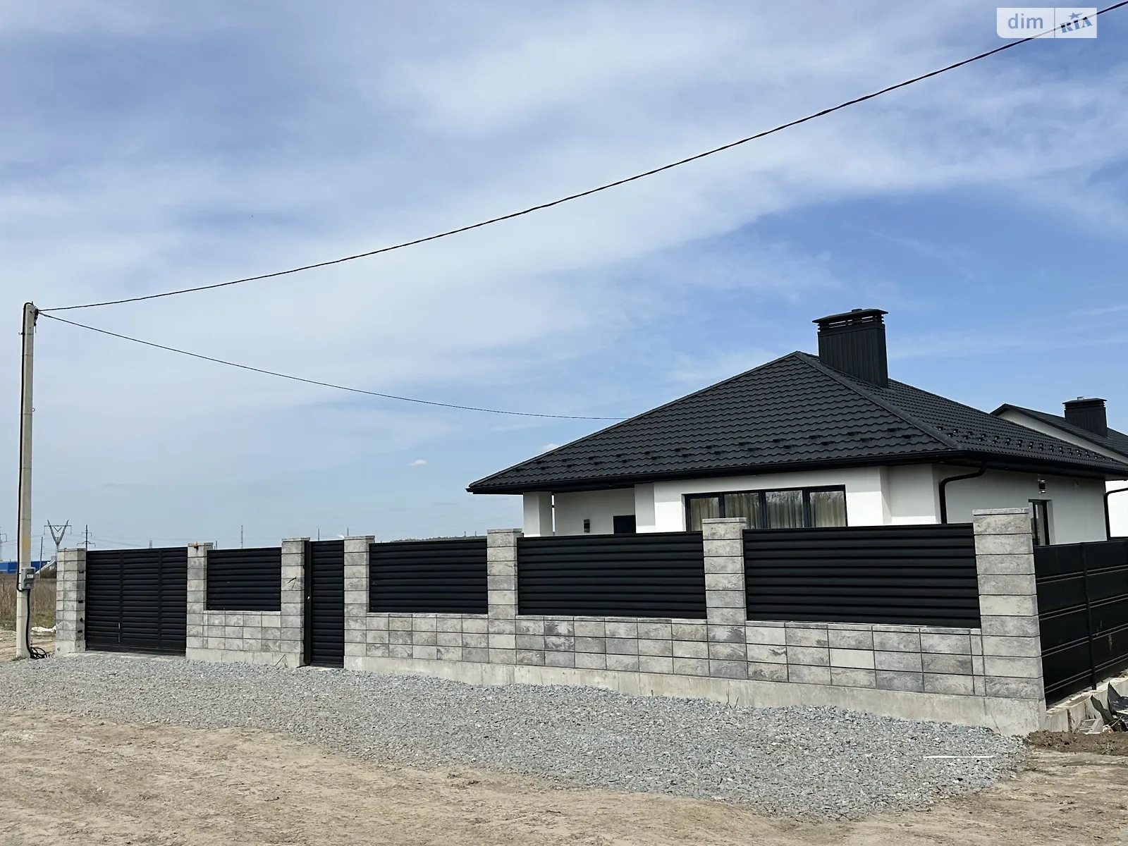 Продается одноэтажный дом 95 кв. м с гаражом, цена: 180000 $ - фото 1