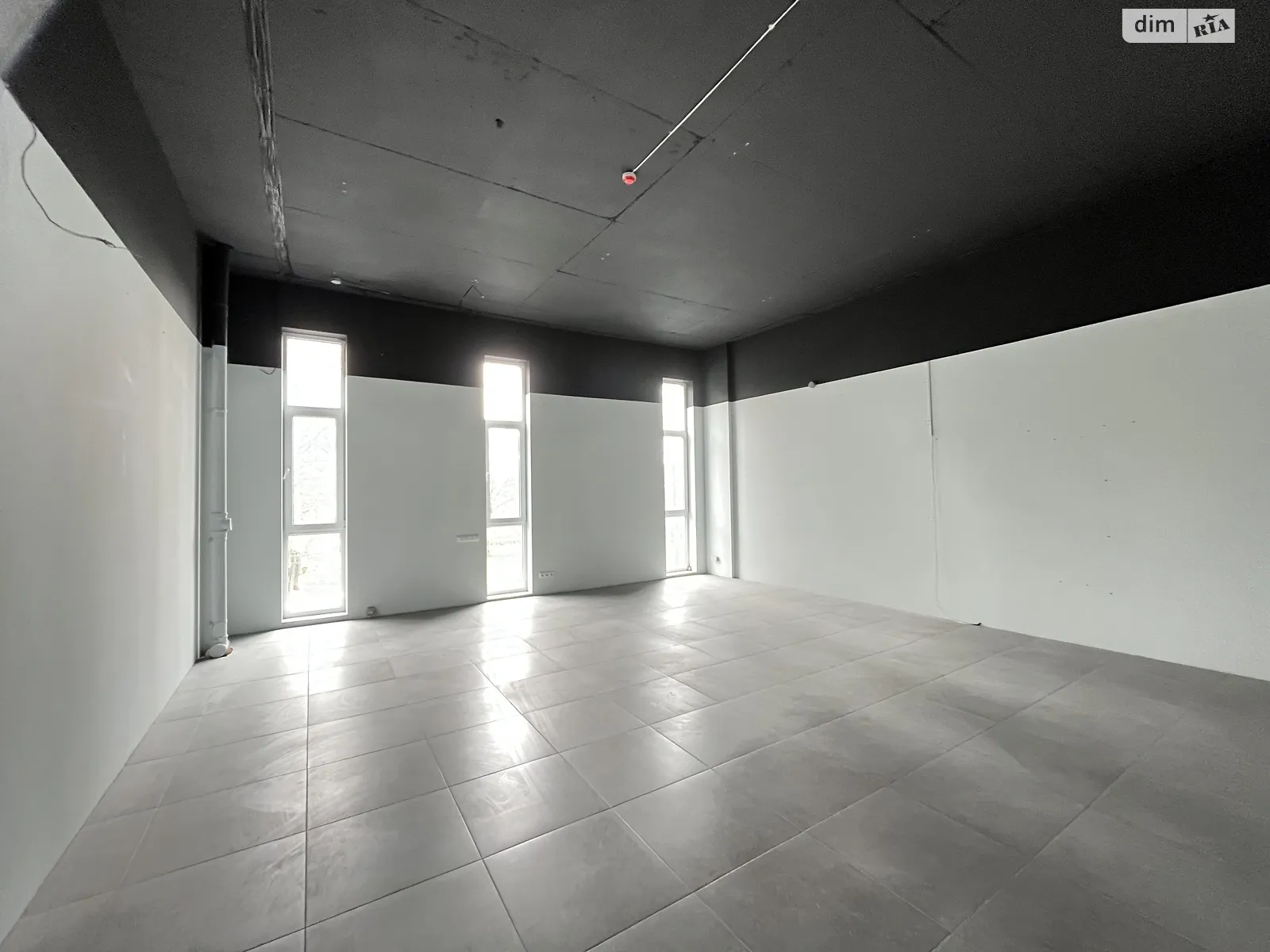 Сдается в аренду помещения свободного назначения 53 кв. м в 4-этажном здании, цена: 15000 грн - фото 1