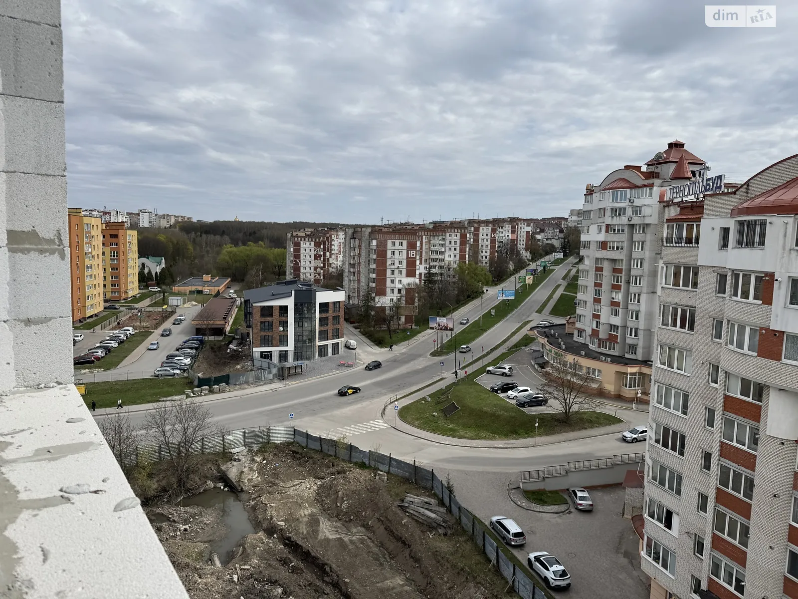 1-комнатная квартира 62.39 кв. м в Тернополе, ул. Евгения Коновальца - фото 1