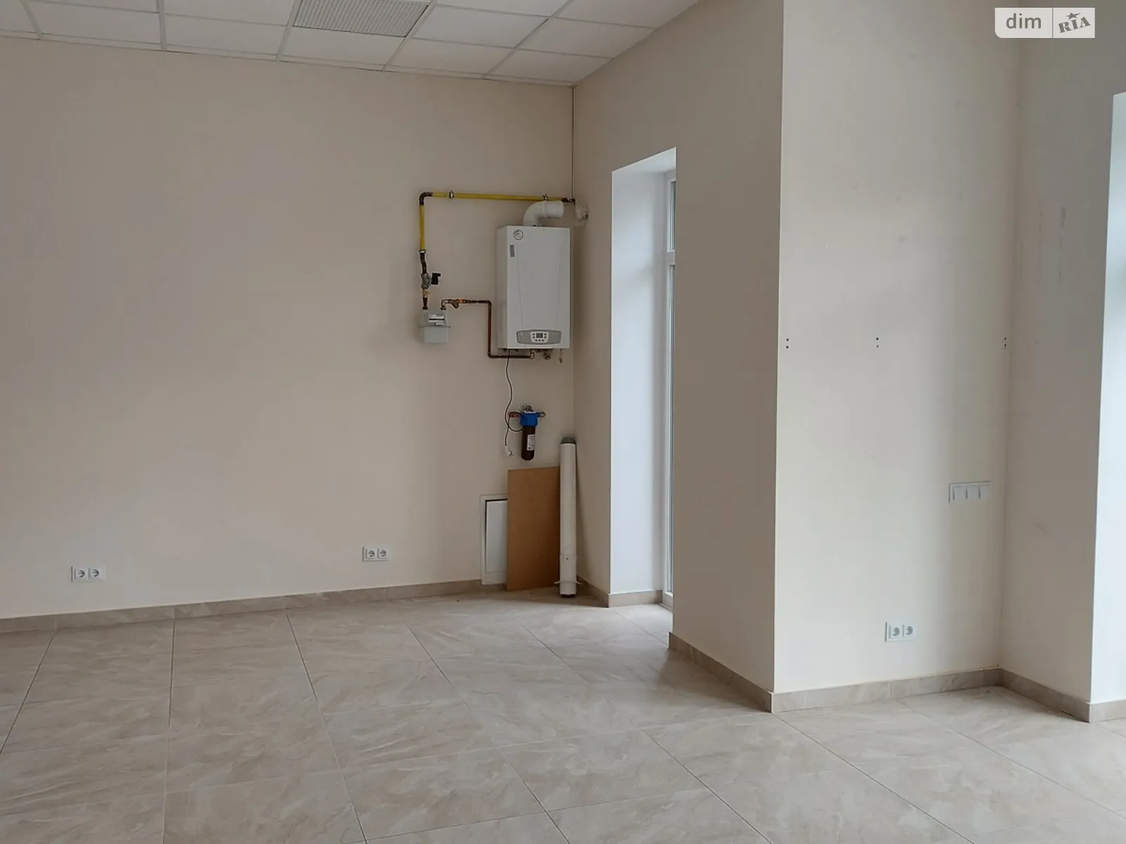 Продается офис 70 кв. м в бизнес-центре, цена: 145000 $ - фото 1