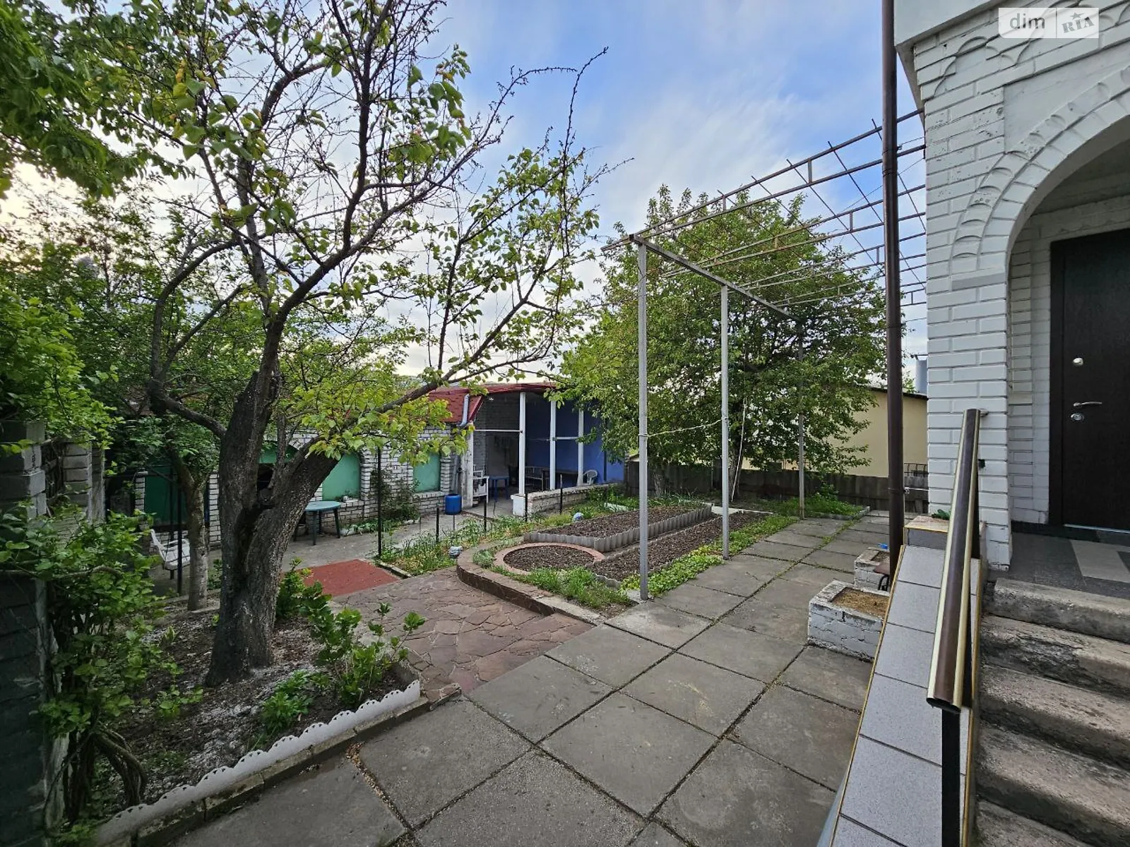 Продается дом на 3 этажа 195.3 кв. м с участком, цена: 99000 $ - фото 1