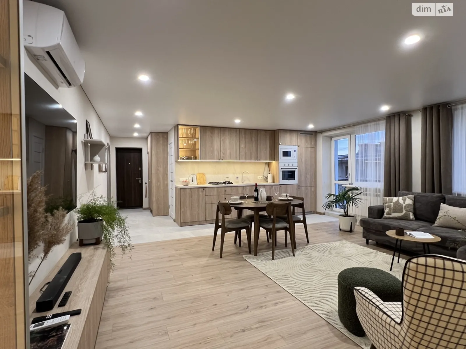 1-комнатная квартира 73 кв. м в Тернополе, ул. Старый Рынок, 1 - фото 1