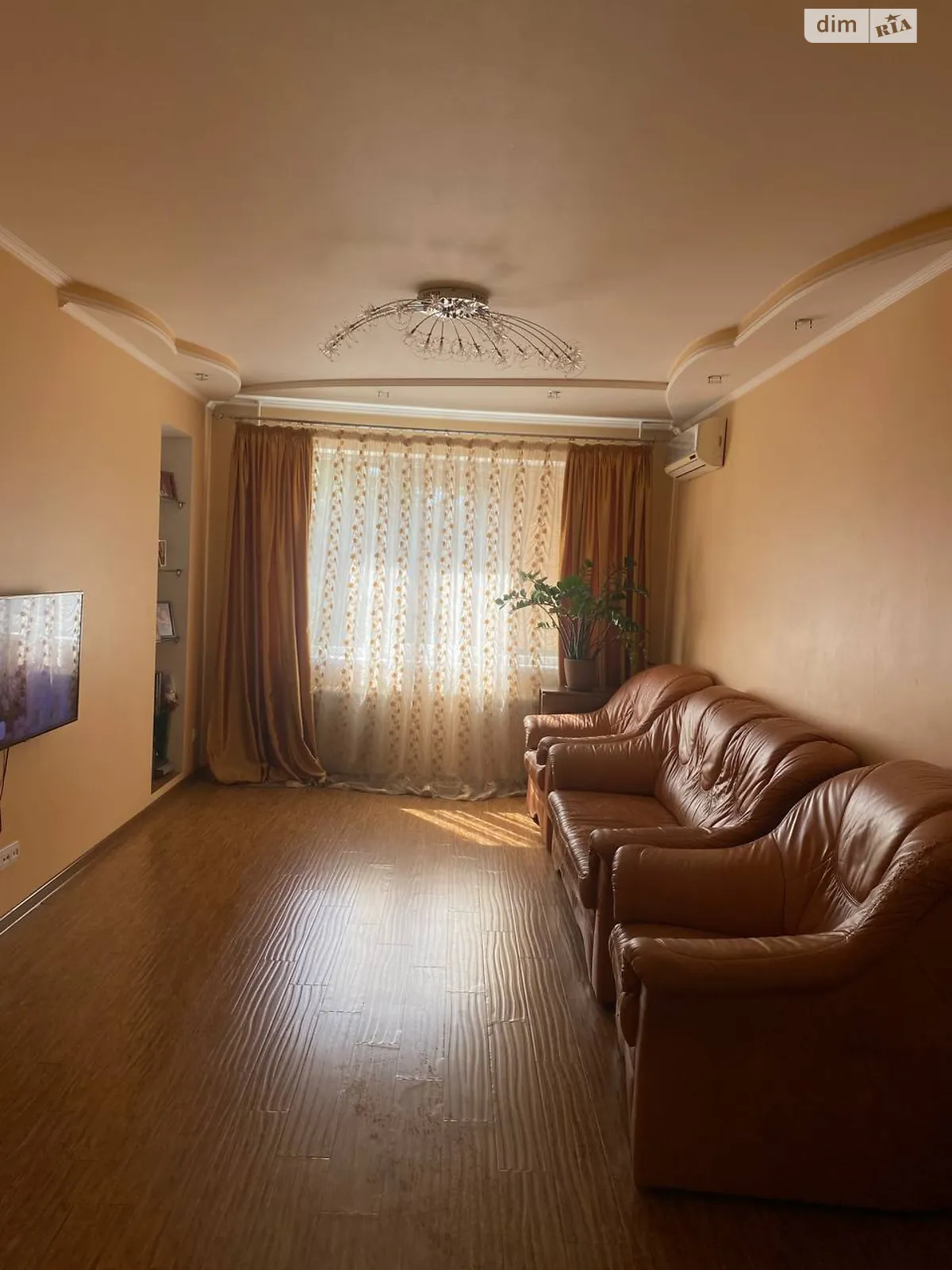 3-комнатная квартира 68 кв. м в Луцке, ул. Карпенко-Карого, 11 - фото 1