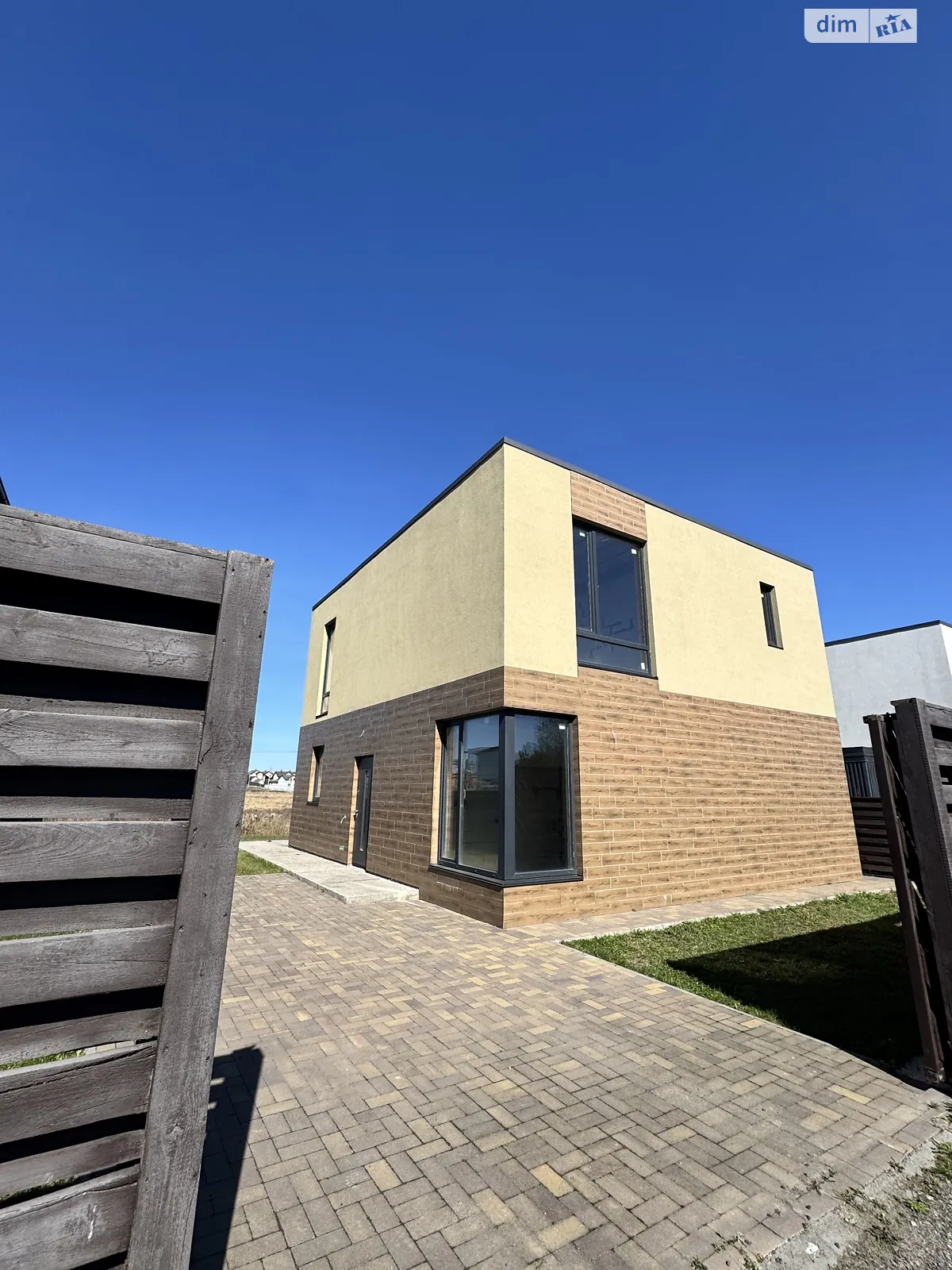 Продается дом на 2 этажа 130.5 кв. м с камином, цена: 105000 $ - фото 1