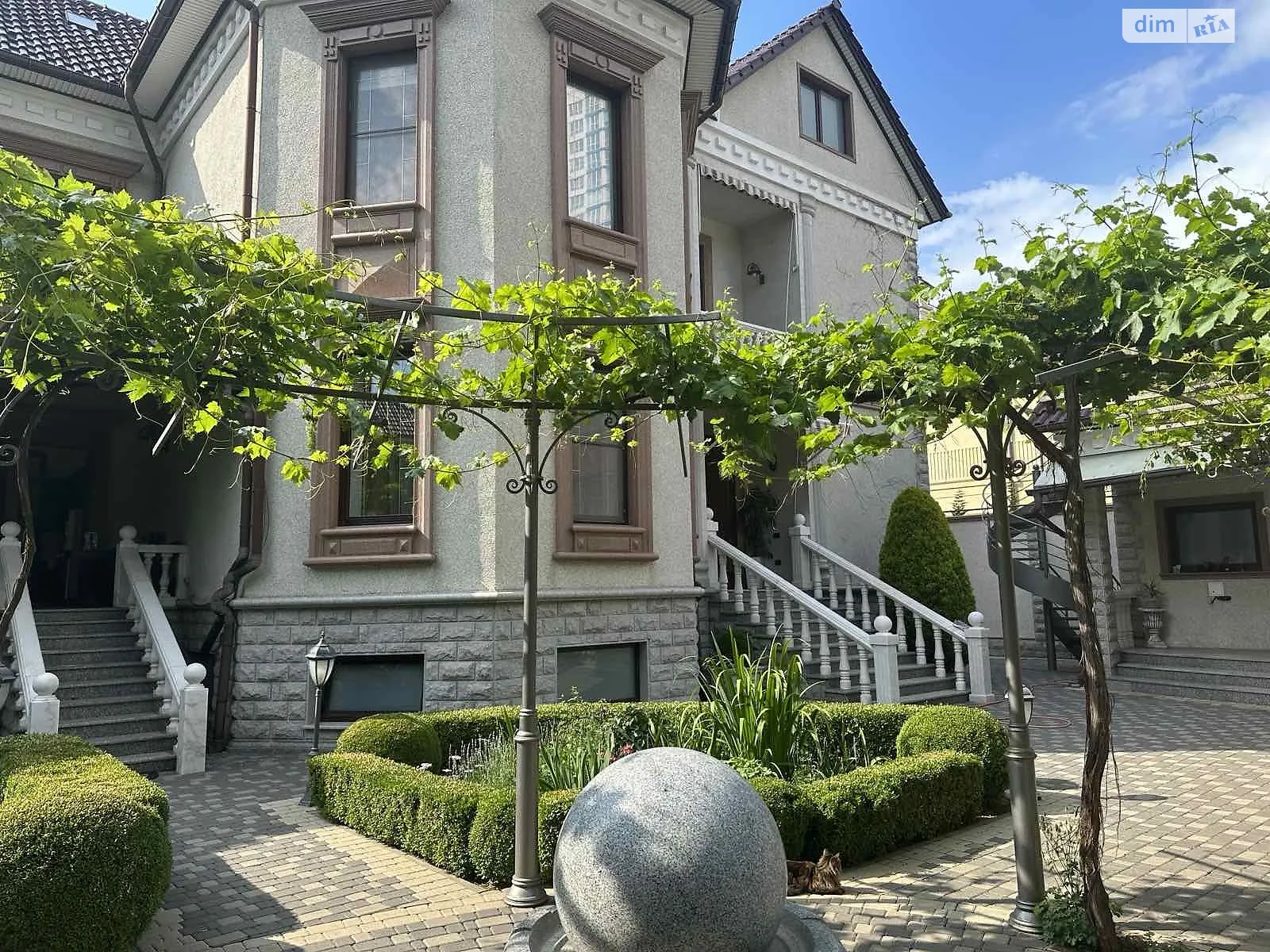 Продается дом на 2 этажа 426.3 кв. м с верандой, цена: 950000 $ - фото 1