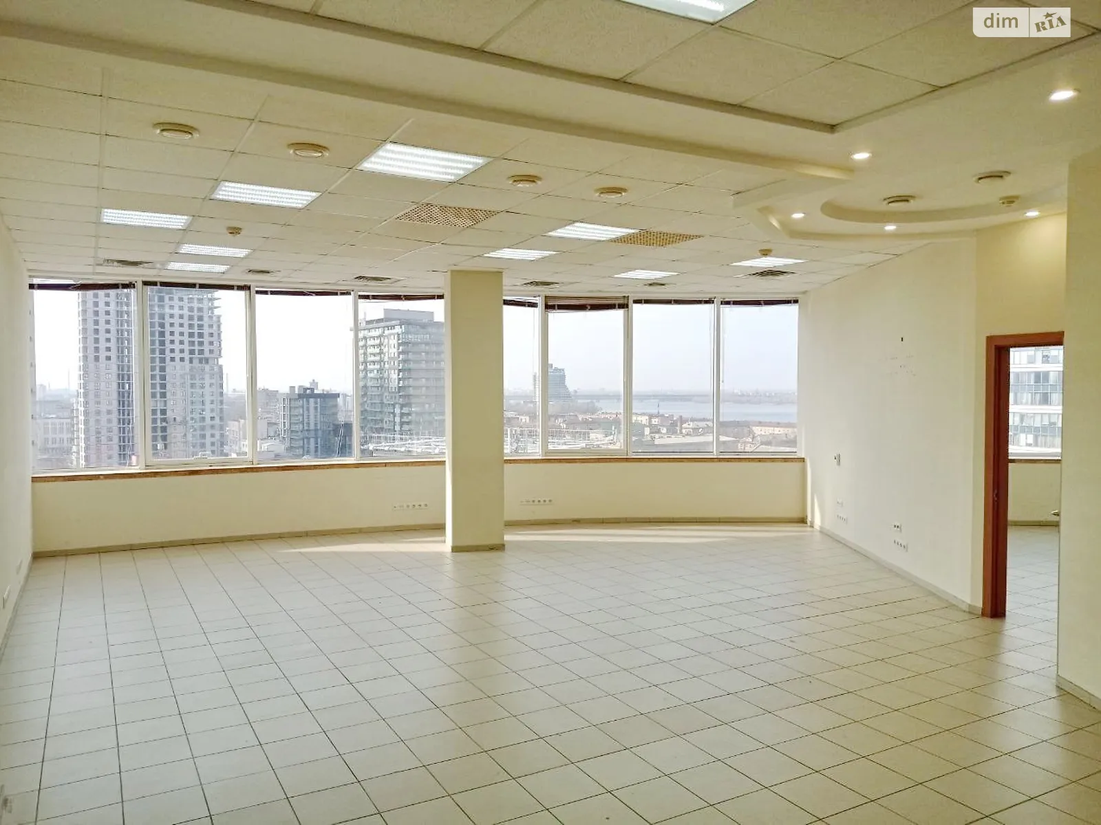 Продается офис 94.1 кв. м в бизнес-центре, цена: 120000 $ - фото 1