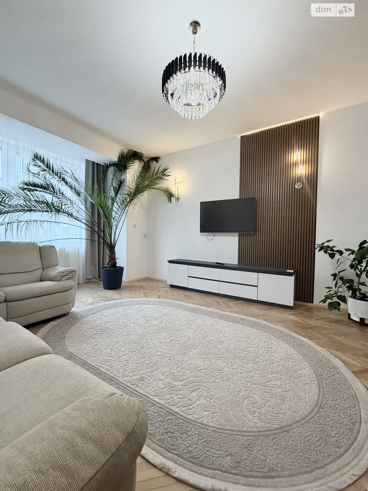 Здається в оренду 3-кімнатна квартира 110 кв. м у Ужгороді, наб. Незалежності, 20 - фото 1