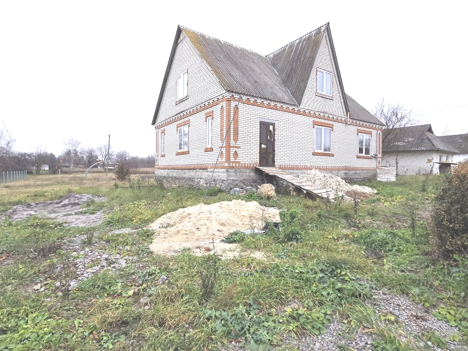 Продается дом на 2 этажа 150 кв. м с баней/сауной, цена: 29500 $ - фото 1