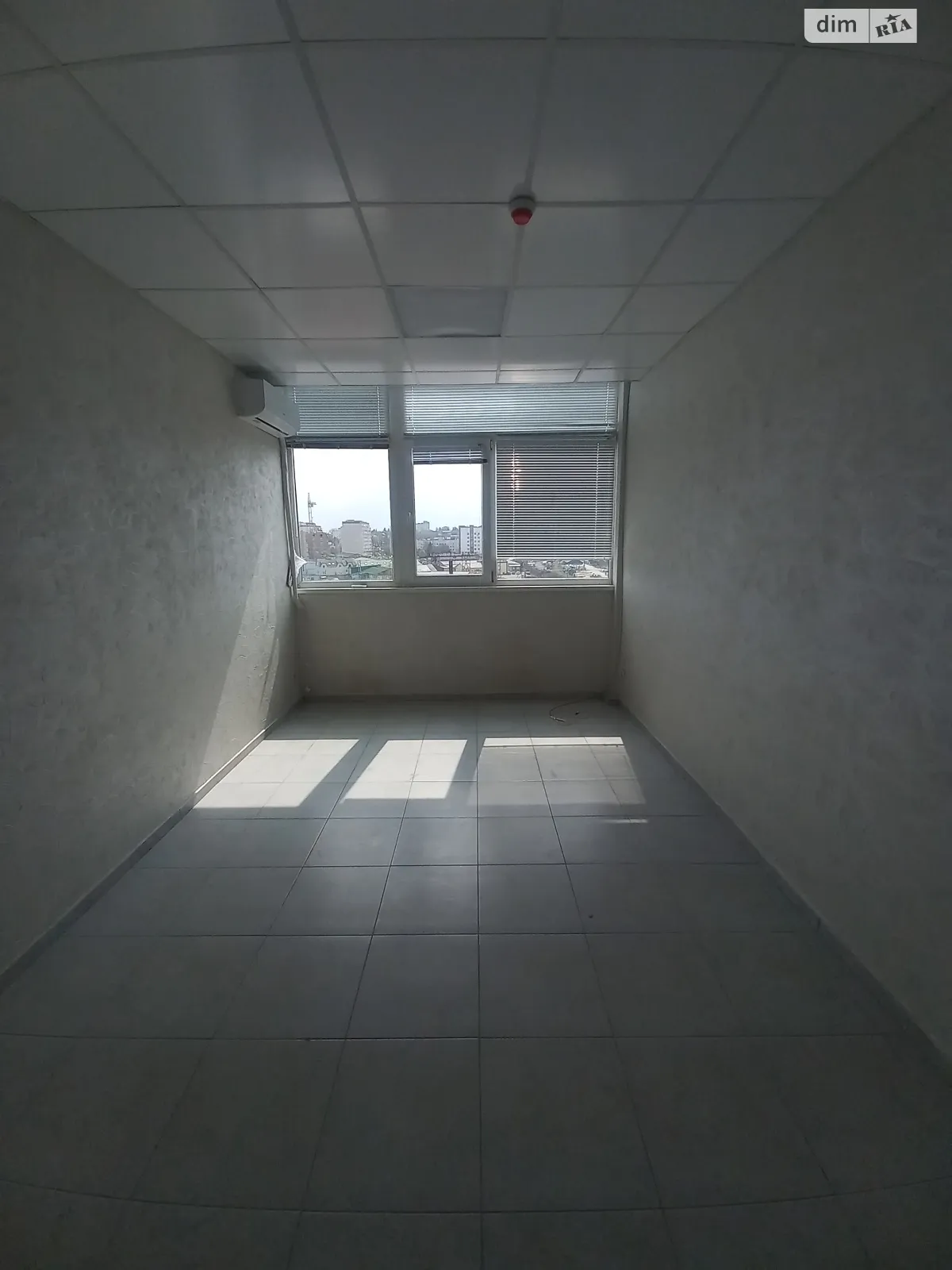 Здається в оренду офіс 15 кв. м в бізнес-центрі, цена: 4500 грн - фото 1