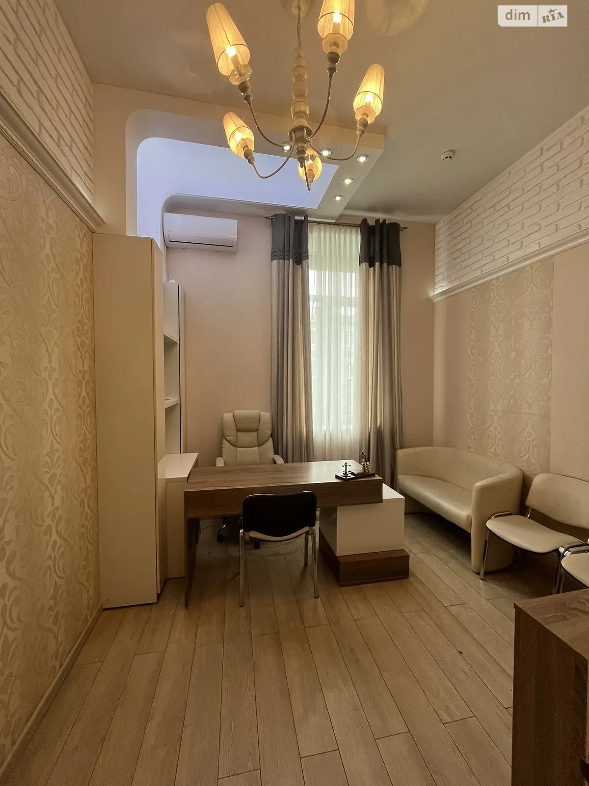 Продается офис 16.9 кв. м в бизнес-центре, цена: 39000 $ - фото 1