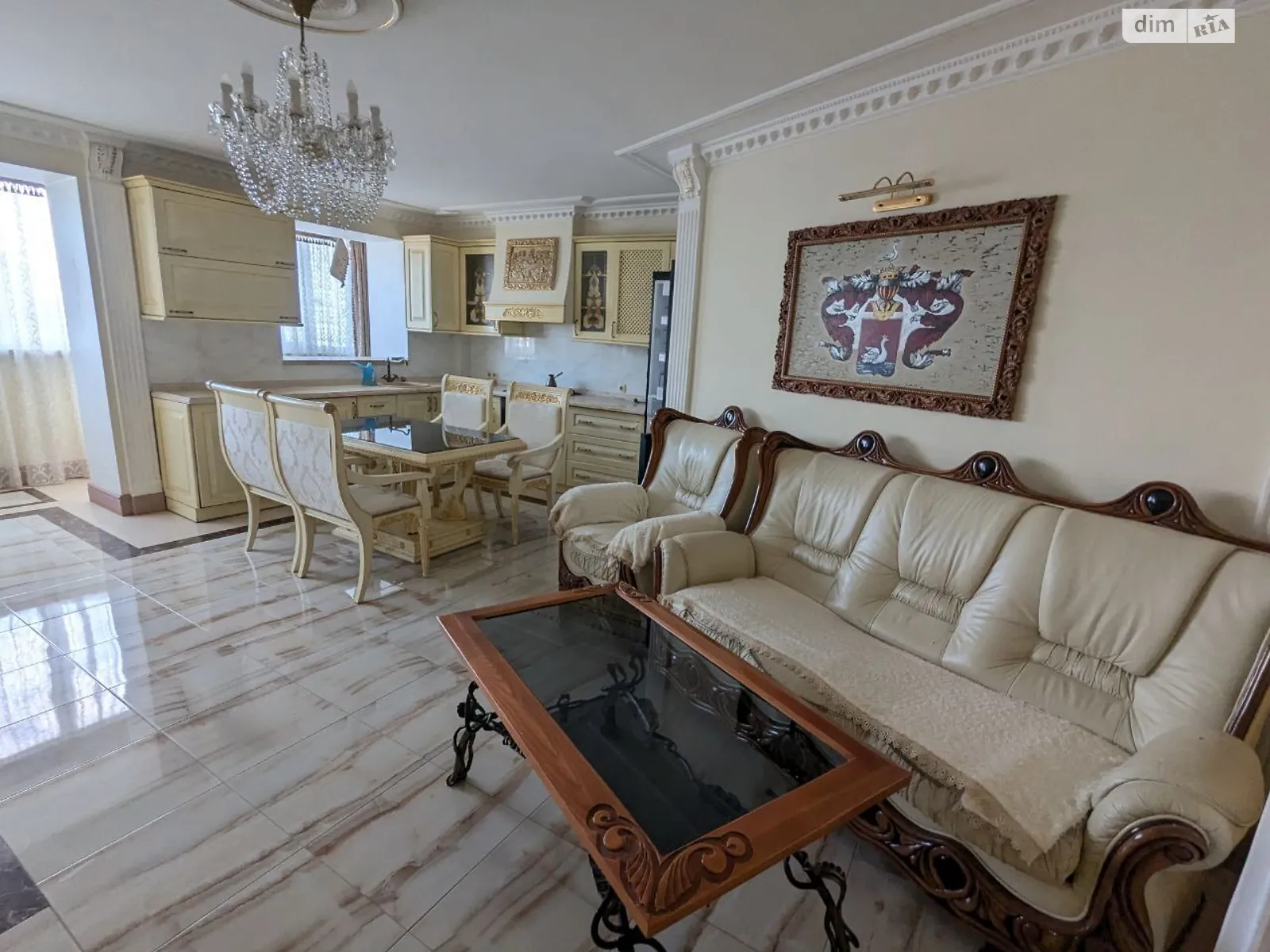 Сдается в аренду 2-комнатная квартира 100 кв. м в Ровно, ул. Соборная, 63 - фото 1