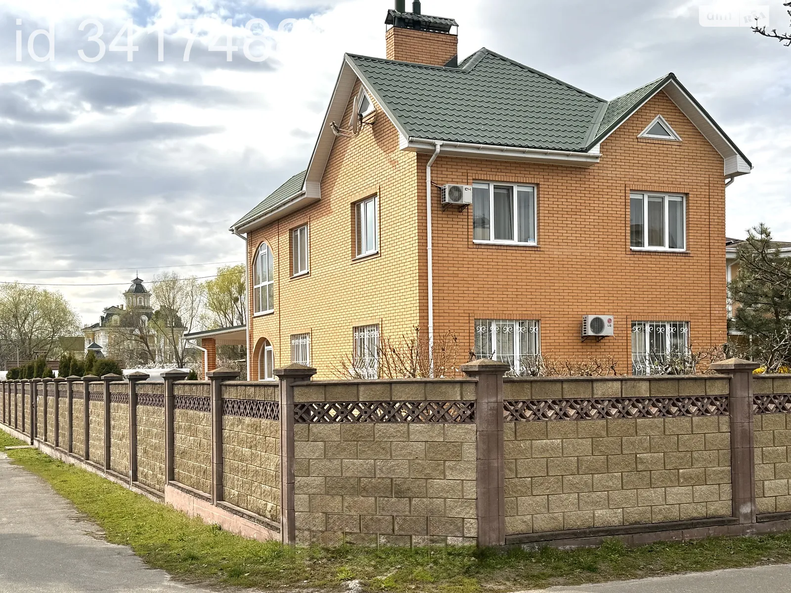 Продается дом на 3 этажа 215.2 кв. м с балконом, цена: 350000 $ - фото 1