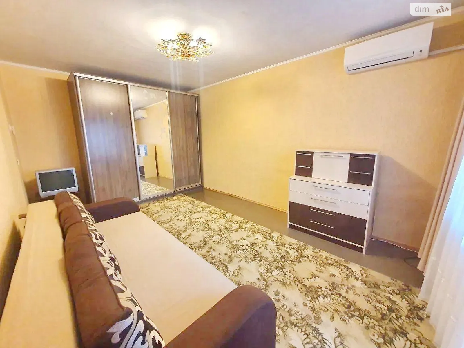 Продается 1-комнатная квартира 42 кв. м в Киеве, ул. Ревуцкого, 18А - фото 1