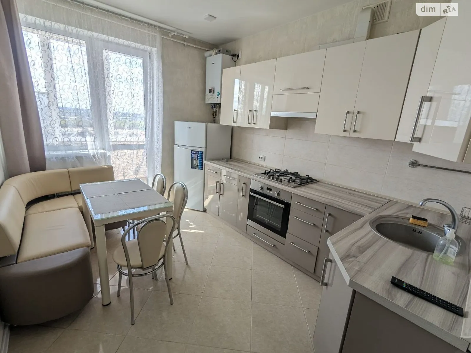 Сдается в аренду 1-комнатная квартира 38 кв. м в Ровно, ул. Мельника Андрея, 30 - фото 1