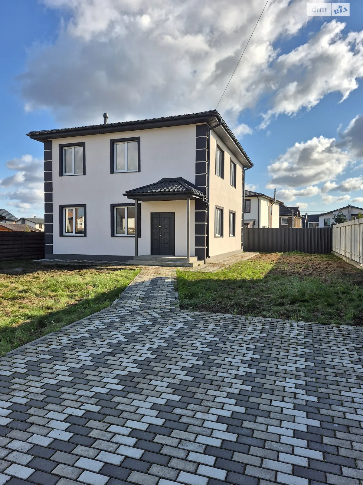 Продается дом на 2 этажа 150 кв. м с камином, цена: 92000 $ - фото 1