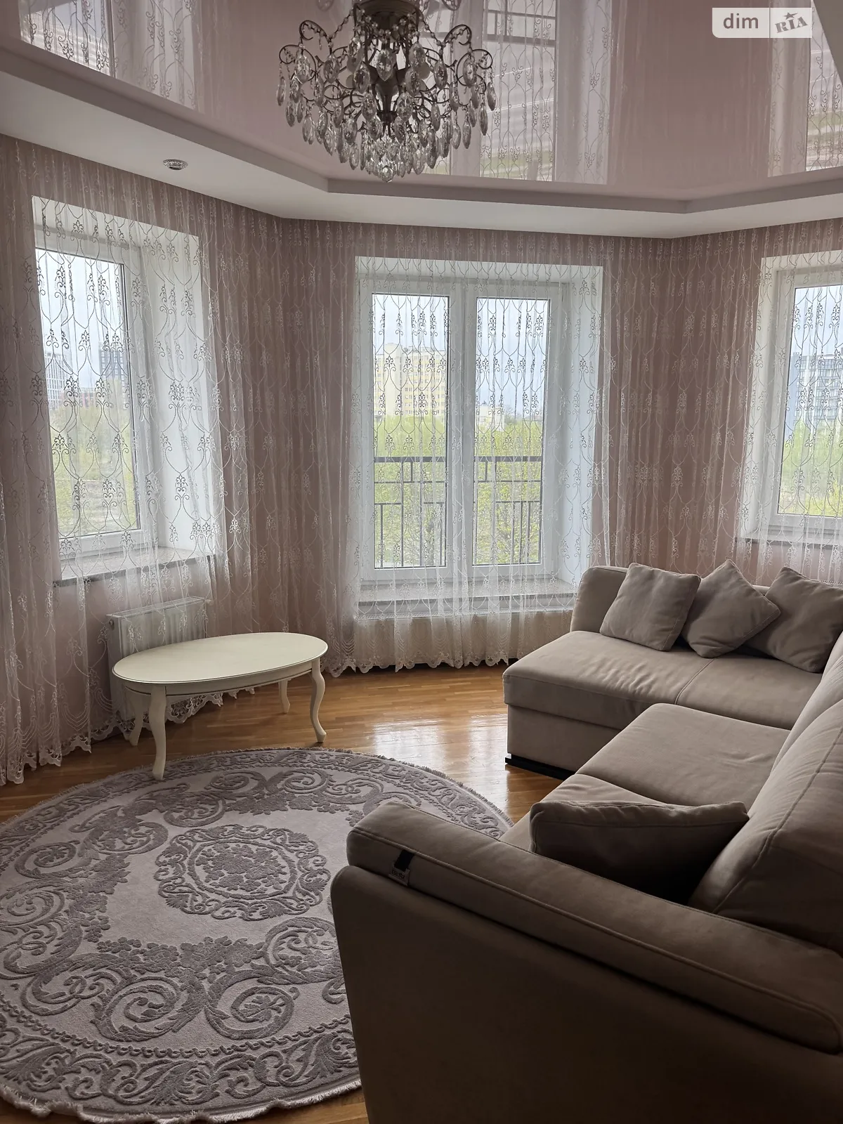 2-комнатная квартира 72.8 кв. м в Луцке, ул. Набережная, 10 - фото 1