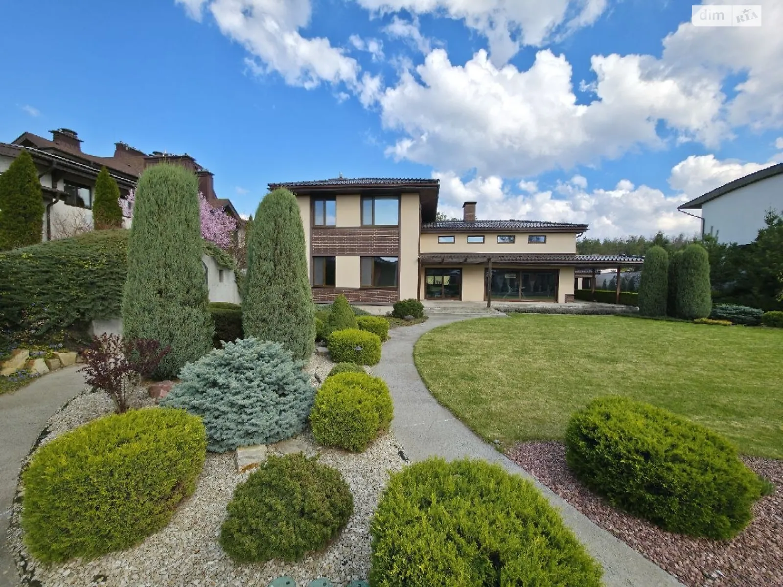 Продается дом на 2 этажа 241.8 кв. м с баней/сауной, цена: 750000 $ - фото 1