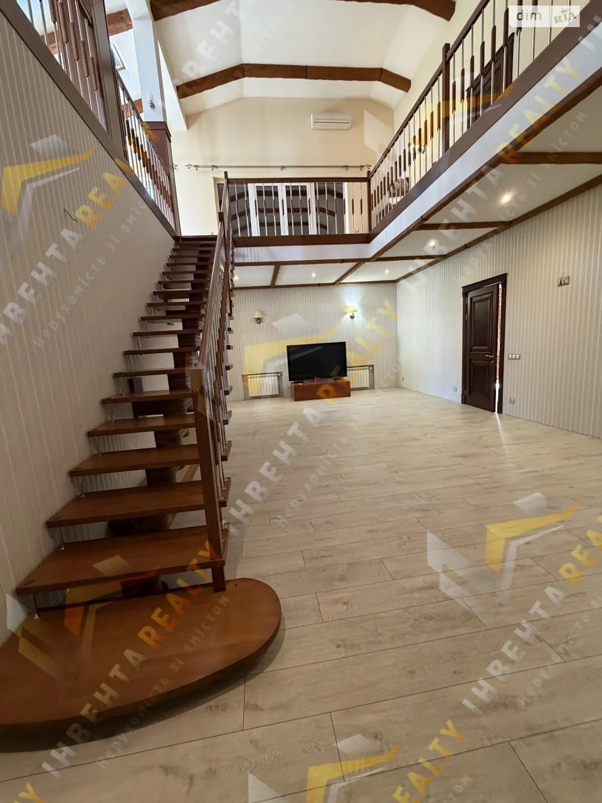 Продается дом на 2 этажа 283.3 кв. м с садом, цена: 550000 $ - фото 1
