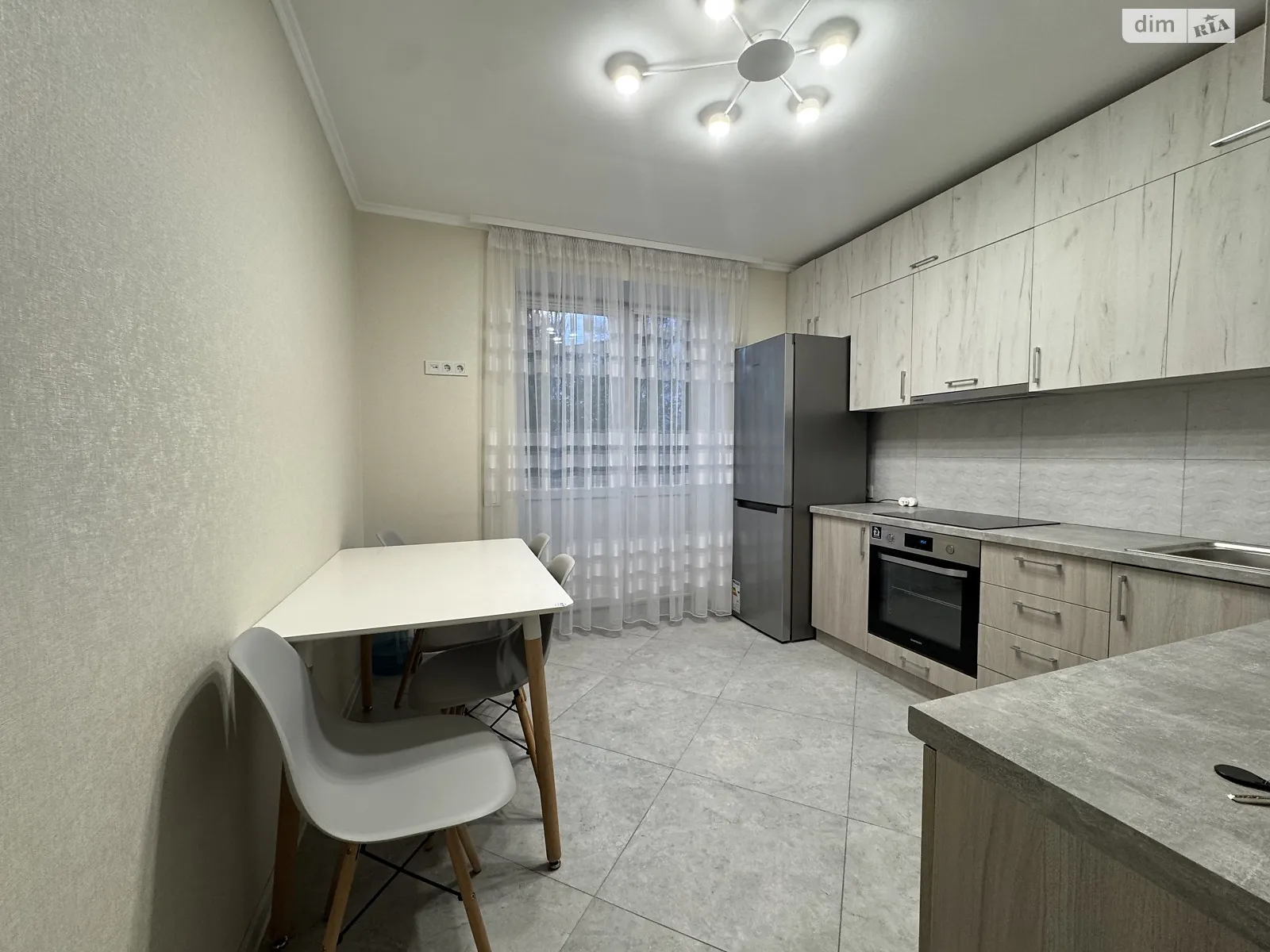 Сдается в аренду 2-комнатная квартира 65 кв. м в Ровно, ул. Соборная, 285Д - фото 1