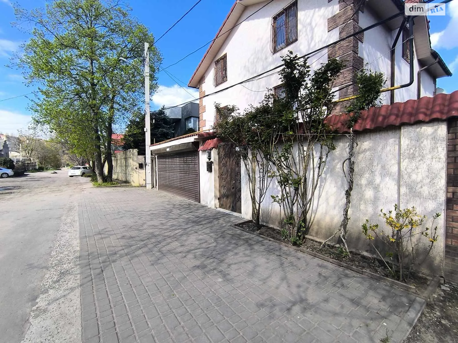 Продается дом на 3 этажа 250 кв. м с баней/сауной, цена: 220000 $ - фото 1