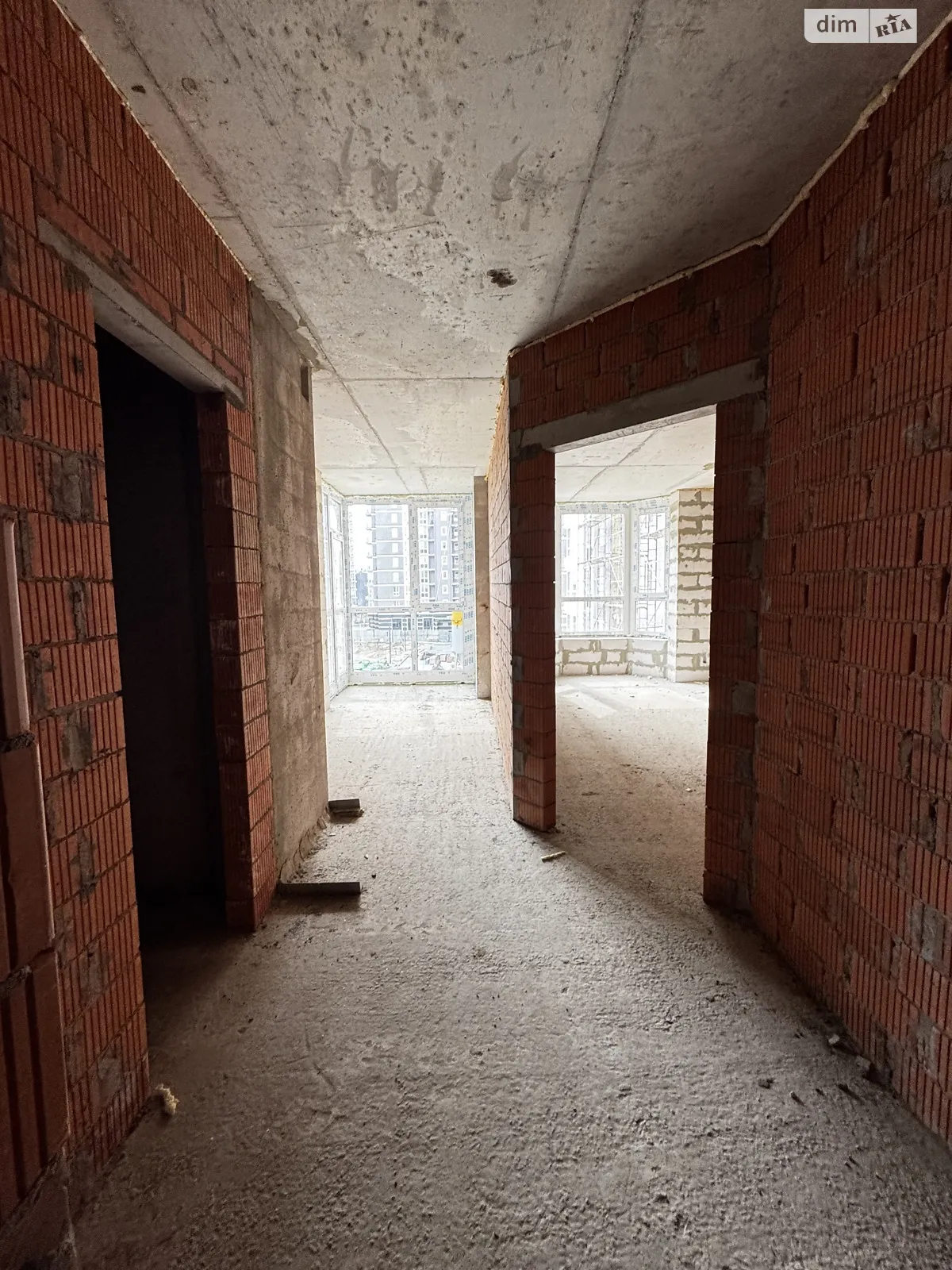 Продается 1-комнатная квартира 45.2 кв. м в Буче, бул. Леонида Бирюкова, 4 - фото 1