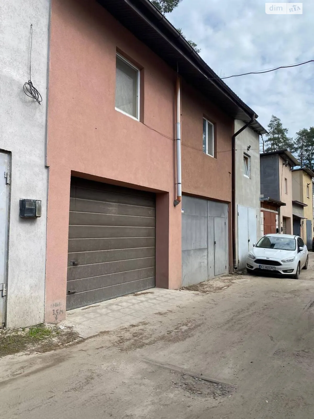 Продается отдельно стоящий гараж универсальный на 52.3 кв. м, цена: 28000 $ - фото 1