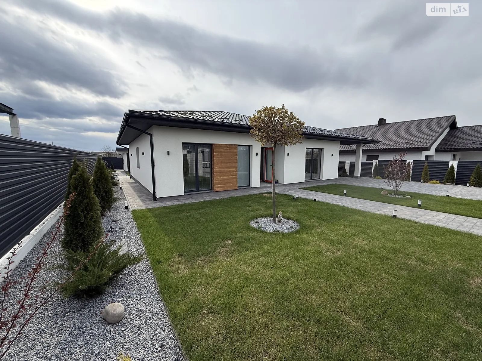 Продается одноэтажный дом 136 кв. м с участком, цена: 180000 $ - фото 1