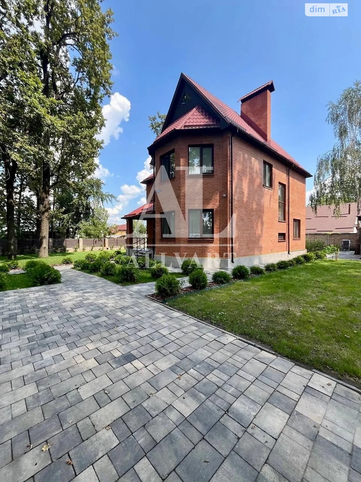 Продается дом на 2 этажа 178.5 кв. м с камином, цена: 500000 $ - фото 1