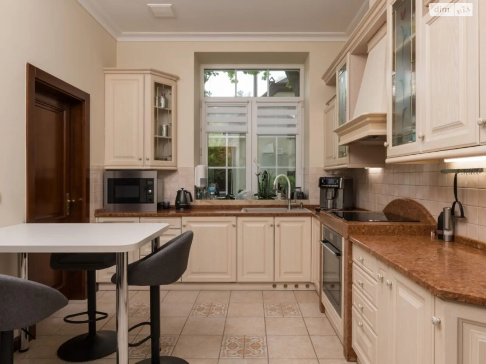 Продается дом на 2 этажа 400 кв. м с гаражом, цена: 265000 $ - фото 1